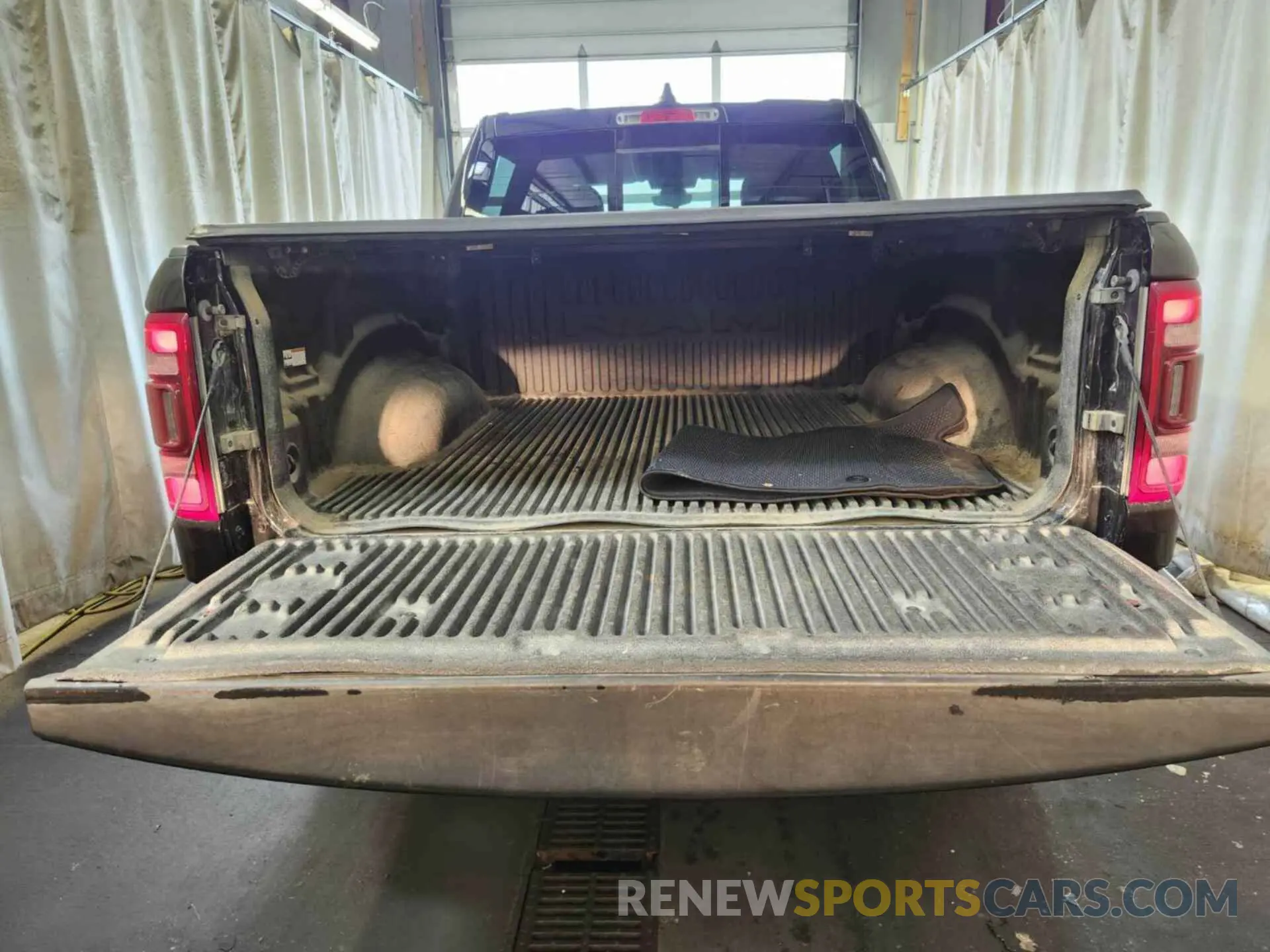 25 Photograph of a damaged car 1C6RRFFG6NN190926 RAM 1500 2022