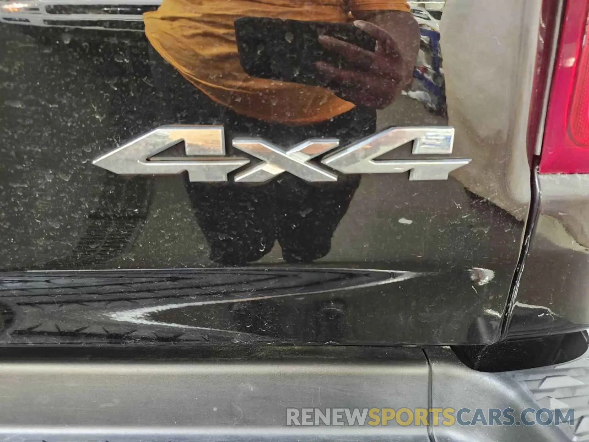 6 Photograph of a damaged car 1C6RRFFG6NN190926 RAM 1500 2022
