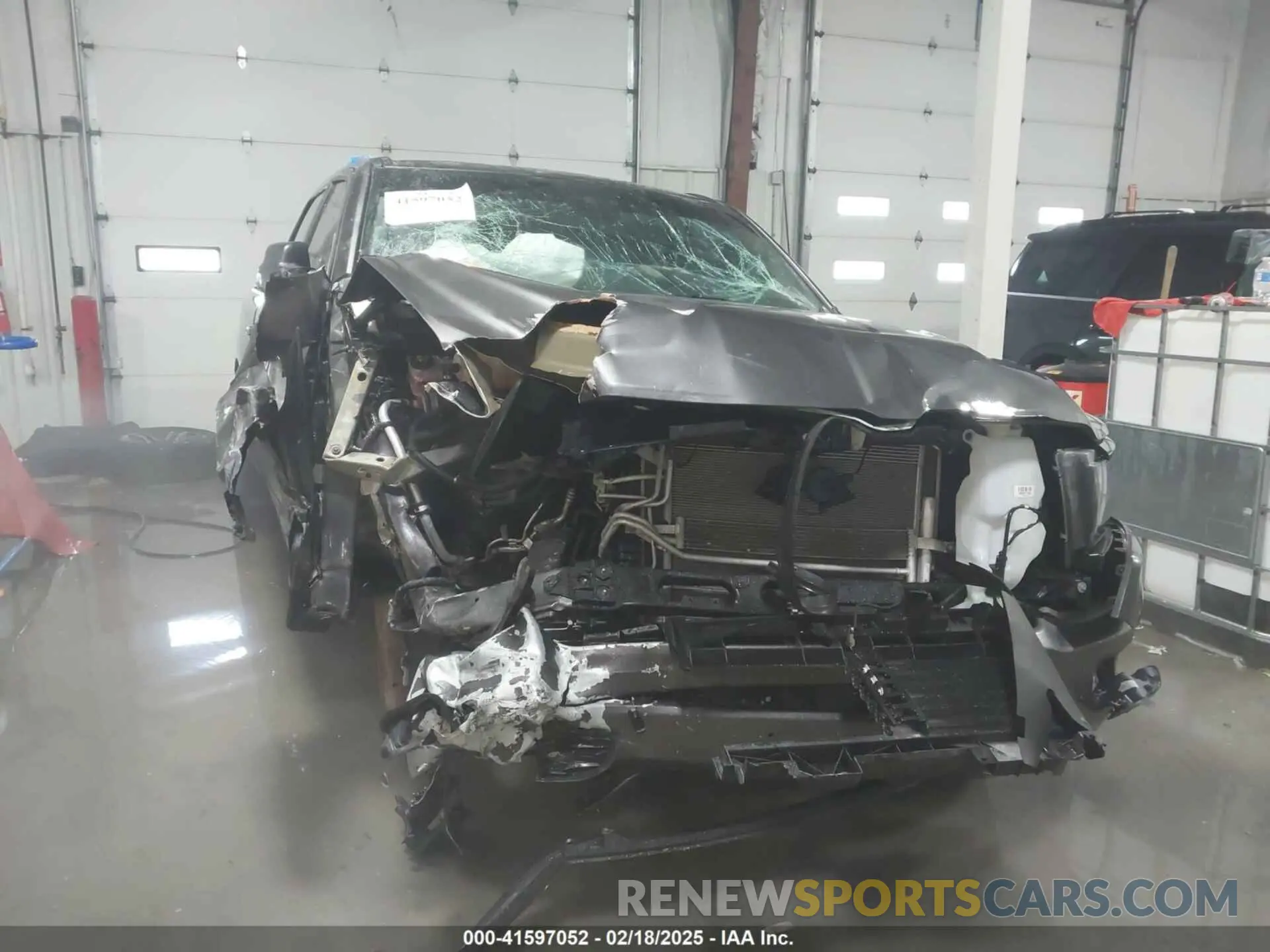 6 Photograph of a damaged car 1C6RRFFG6NN225710 RAM 1500 2022