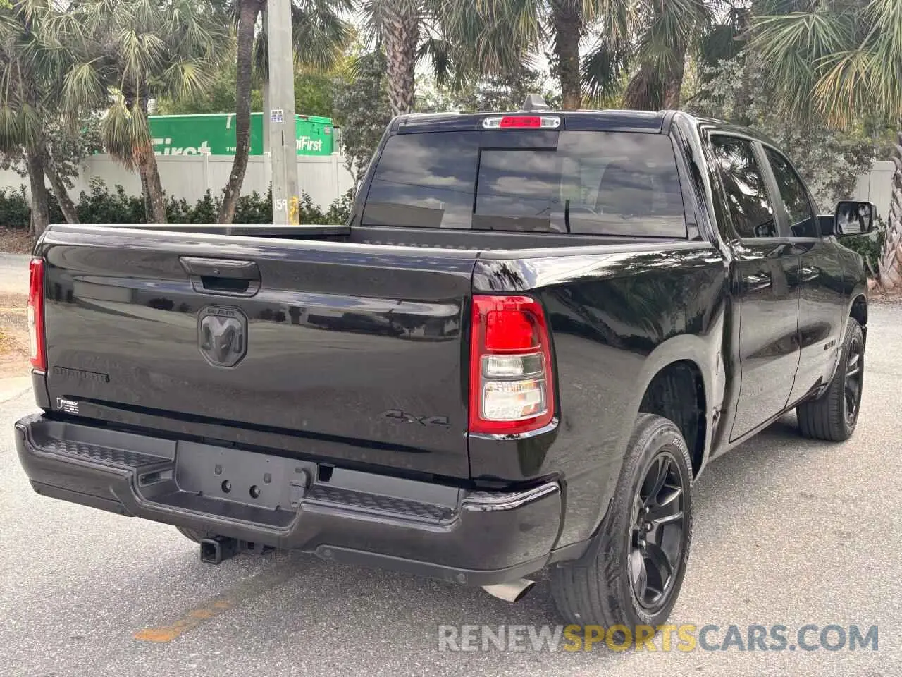 4 Photograph of a damaged car 1C6RRFFG6NN283316 RAM 1500 2022