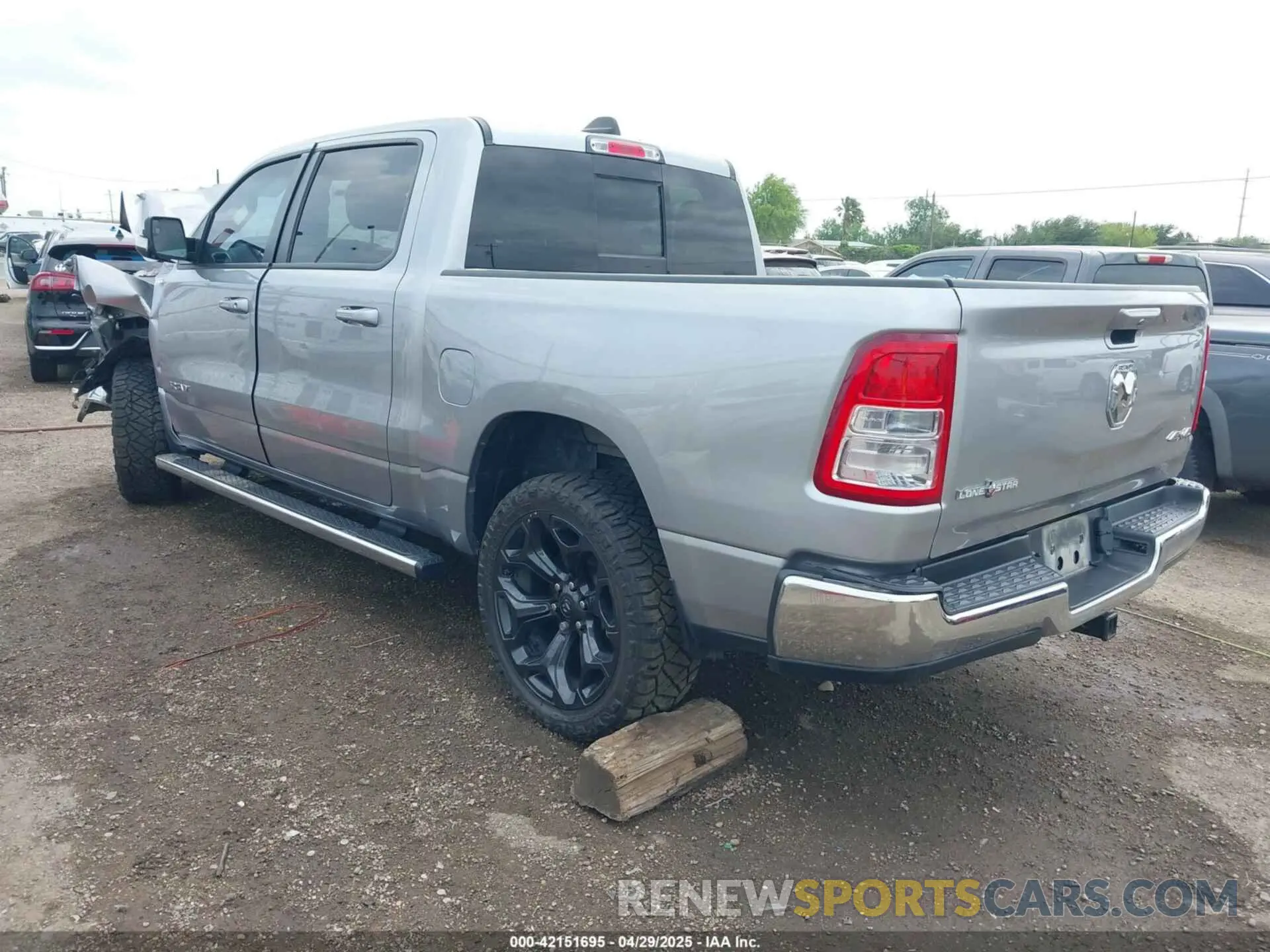 3 Photograph of a damaged car 1C6RRFFG6NN343191 RAM 1500 2022