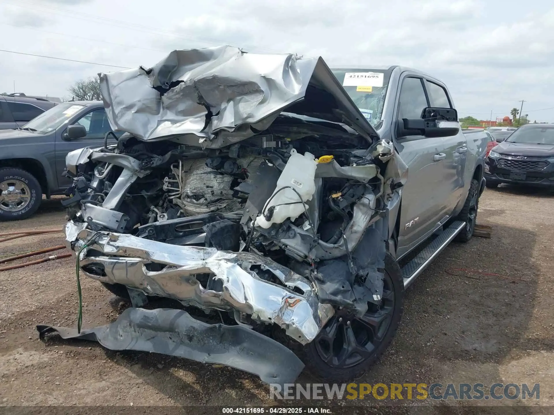 6 Photograph of a damaged car 1C6RRFFG6NN343191 RAM 1500 2022