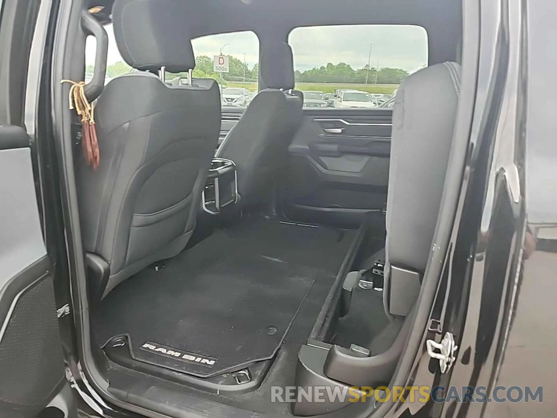 12 Photograph of a damaged car 1C6RRFFG7NN179014 RAM 1500 2022