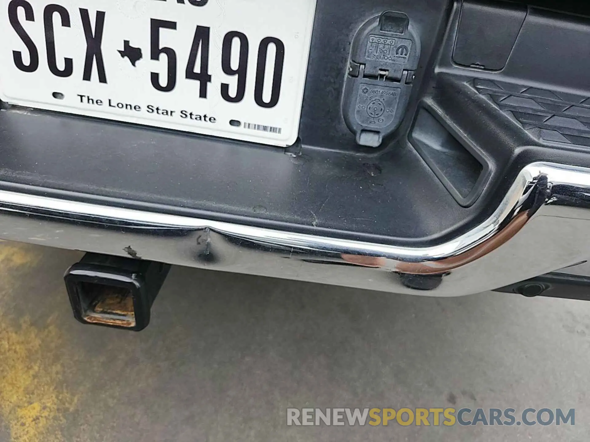 18 Photograph of a damaged car 1C6RRFFG7NN179014 RAM 1500 2022