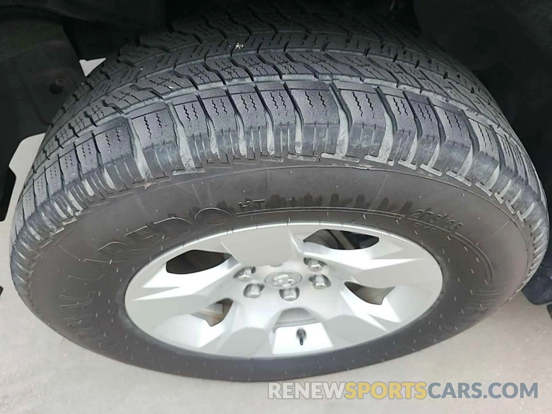 21 Photograph of a damaged car 1C6RRFFG7NN179014 RAM 1500 2022