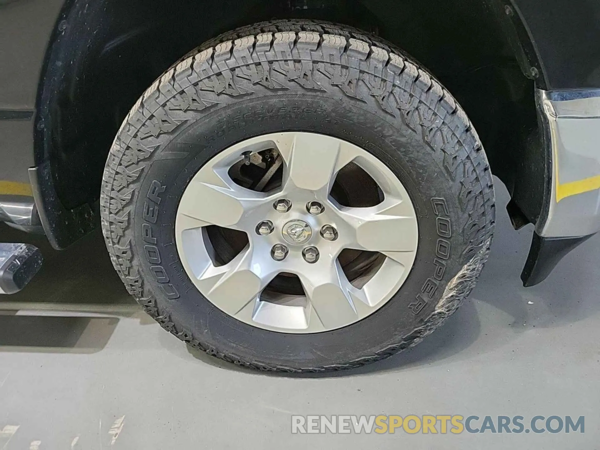 2 Photograph of a damaged car 1C6RRFFG7NN179045 RAM 1500 2022