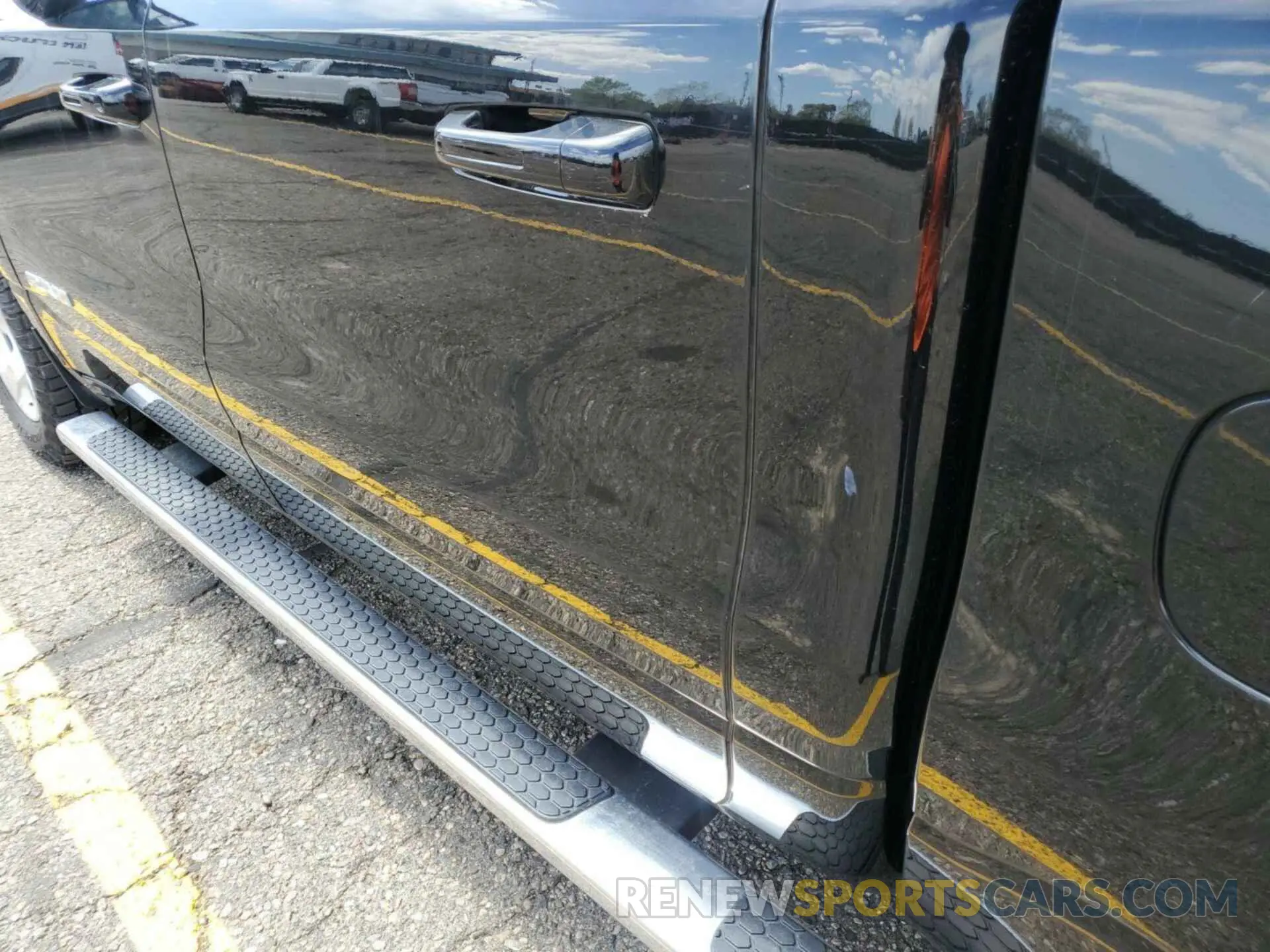 11 Photograph of a damaged car 1C6RRFFG7NN190935 RAM 1500 2022