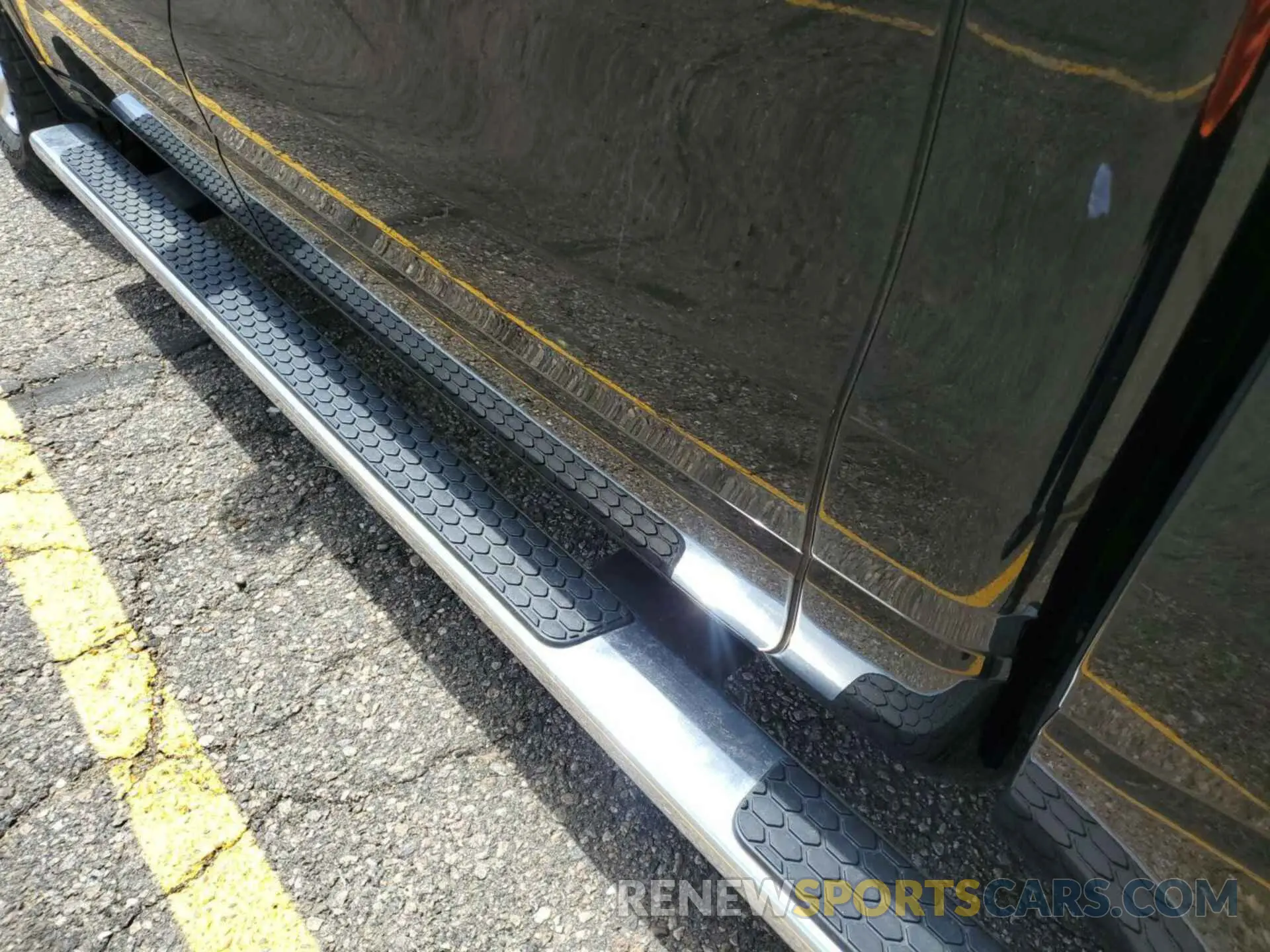 19 Photograph of a damaged car 1C6RRFFG7NN190935 RAM 1500 2022