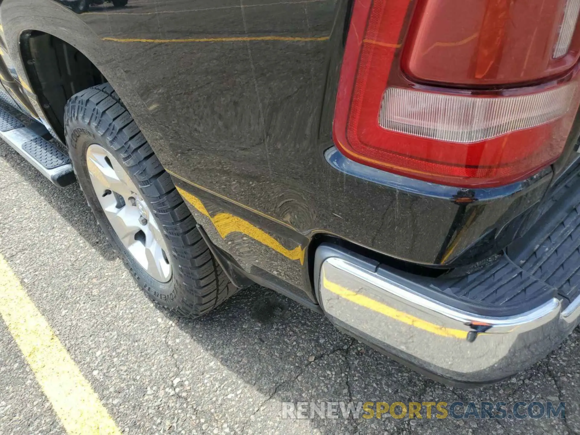 2 Photograph of a damaged car 1C6RRFFG7NN190935 RAM 1500 2022