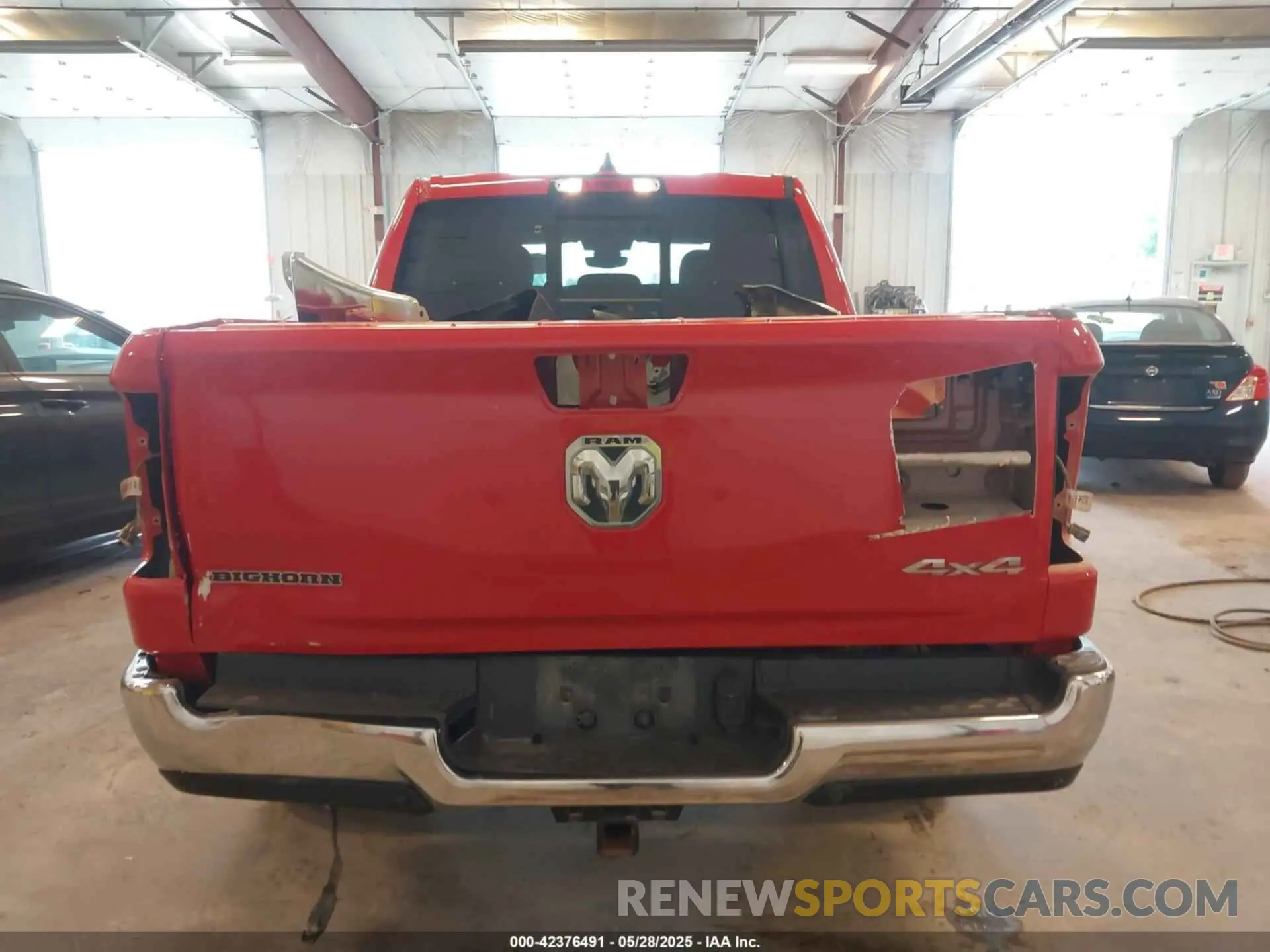 16 Photograph of a damaged car 1C6RRFFG7NN455417 RAM 1500 2022