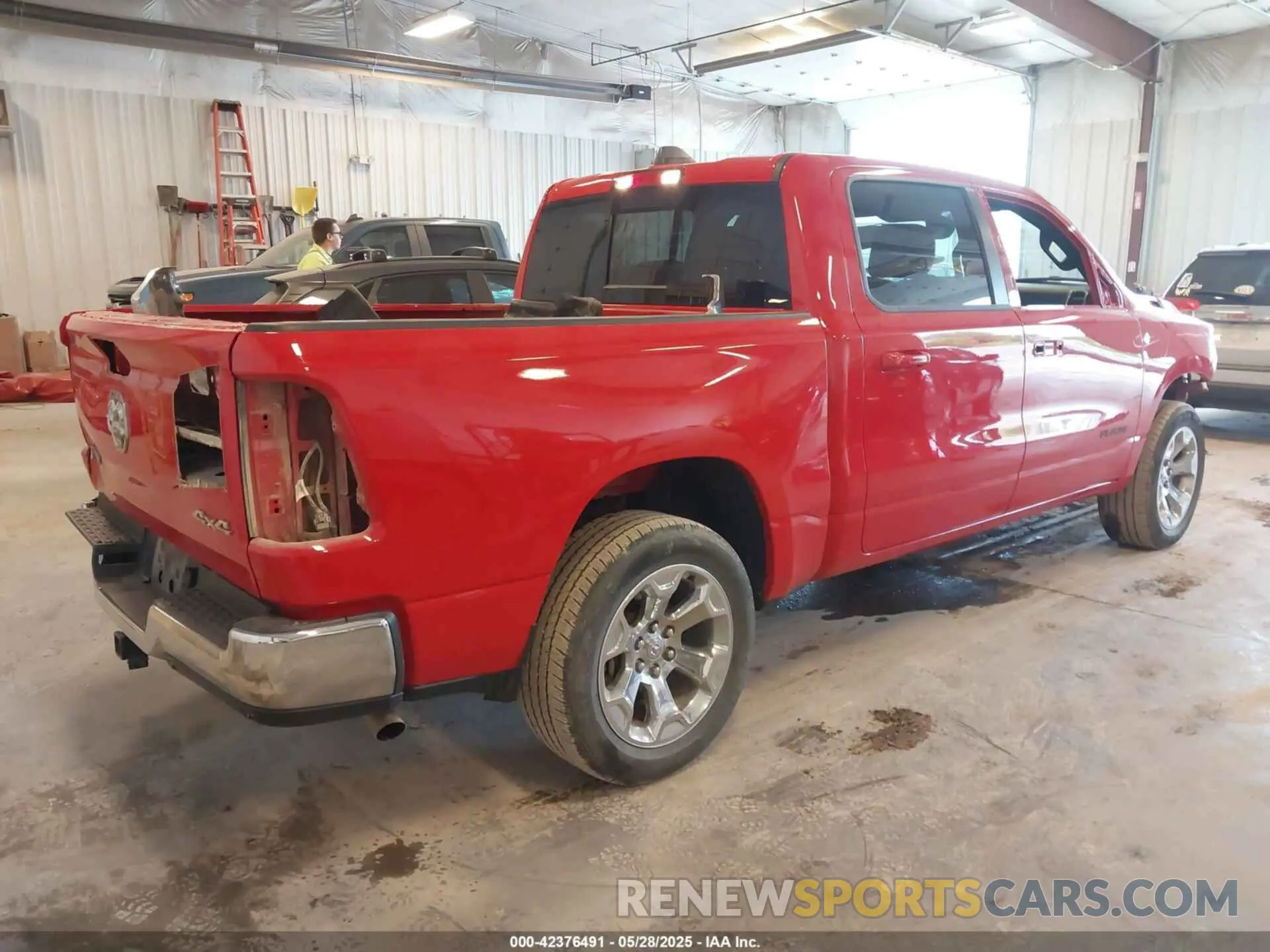 4 Photograph of a damaged car 1C6RRFFG7NN455417 RAM 1500 2022