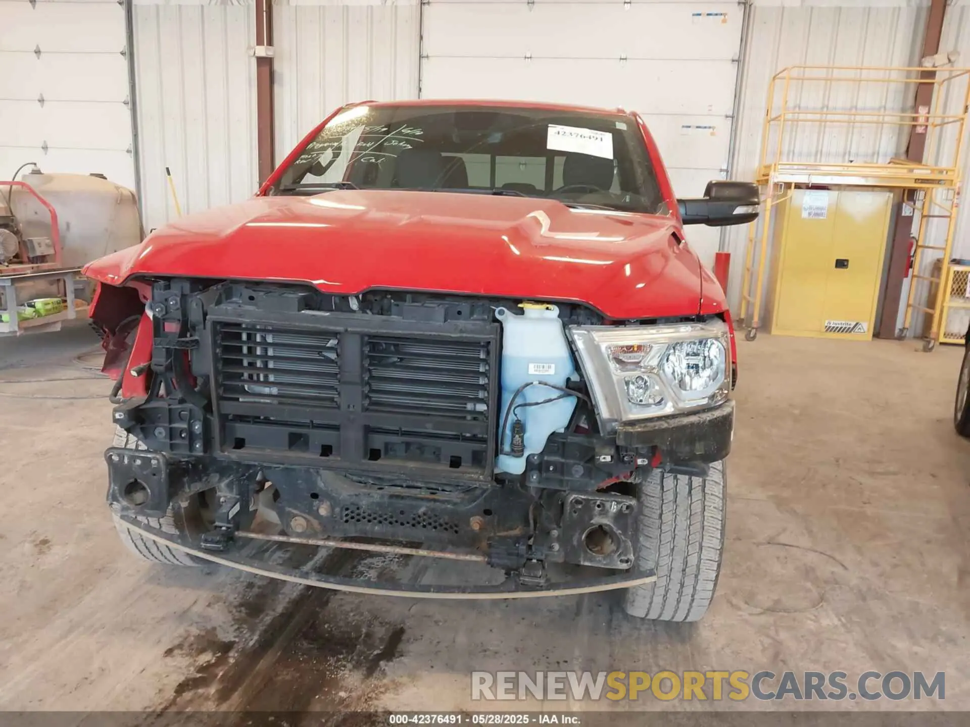 6 Photograph of a damaged car 1C6RRFFG7NN455417 RAM 1500 2022