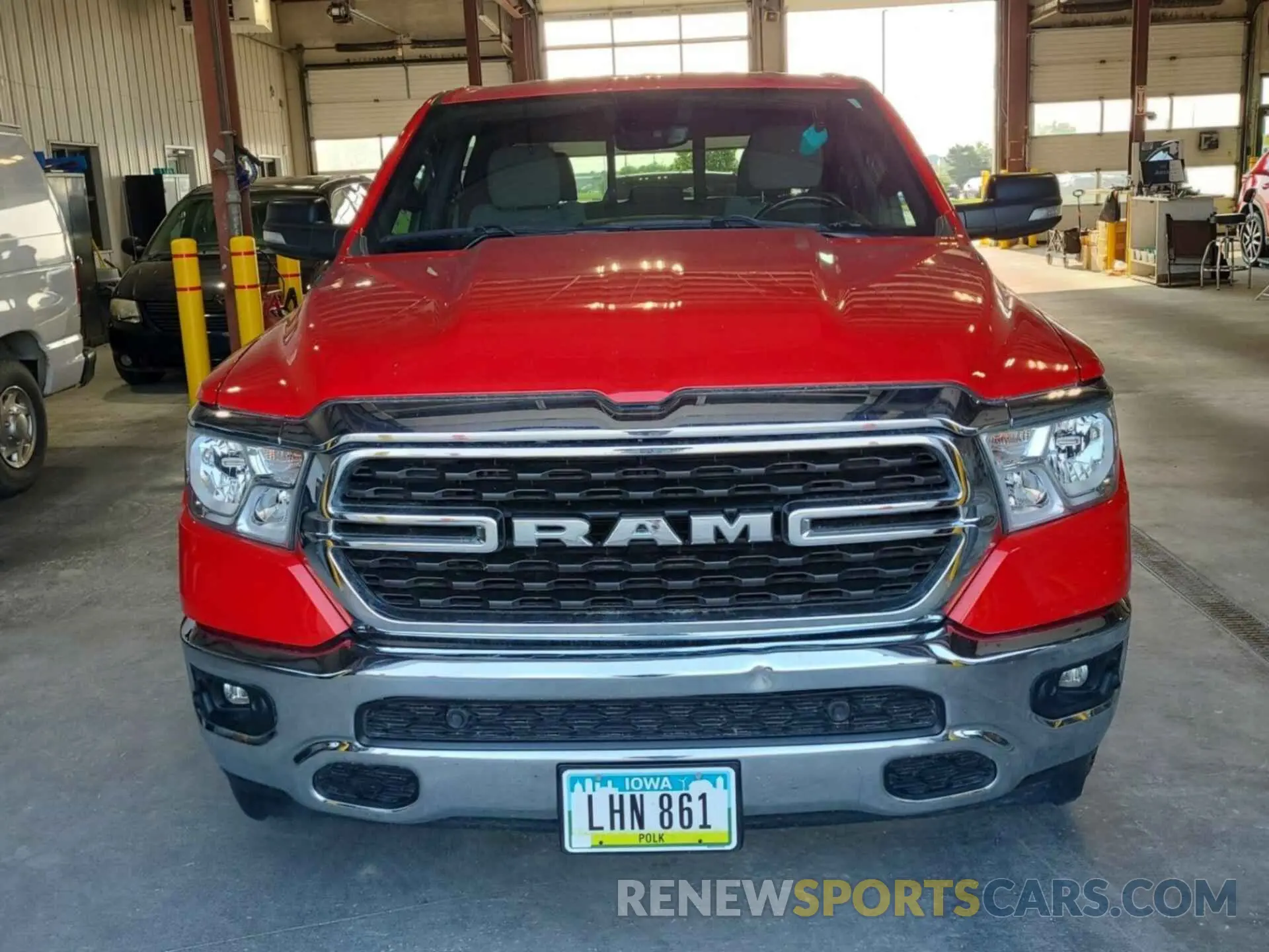 16 Photograph of a damaged car 1C6RRFFG8NN179006 RAM 1500 2022