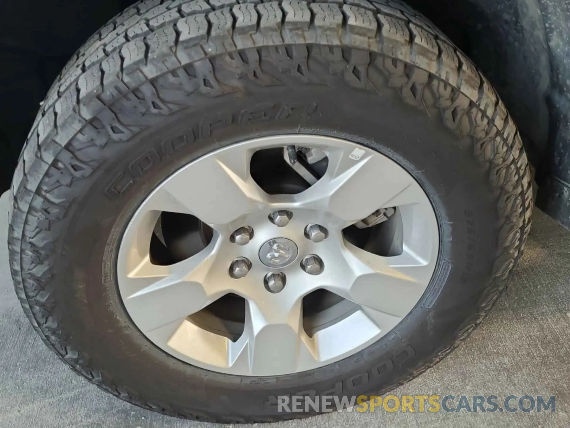 31 Photograph of a damaged car 1C6RRFFG8NN179006 RAM 1500 2022