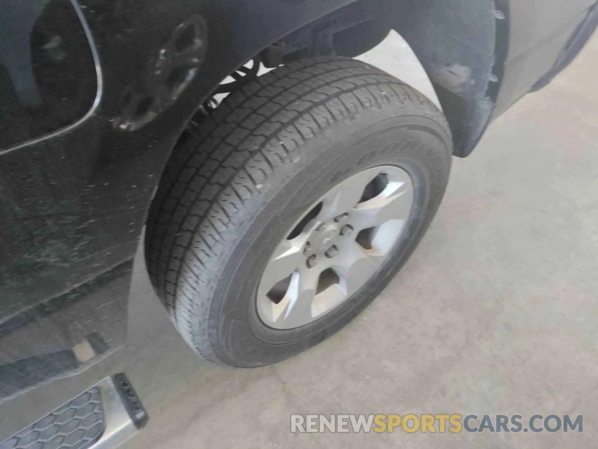 14 Photograph of a damaged car 1C6RRFFG8NN190930 RAM 1500 2022