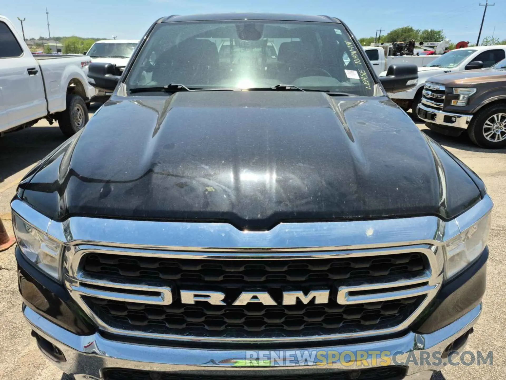 16 Photograph of a damaged car 1C6RRFFG8NN190930 RAM 1500 2022