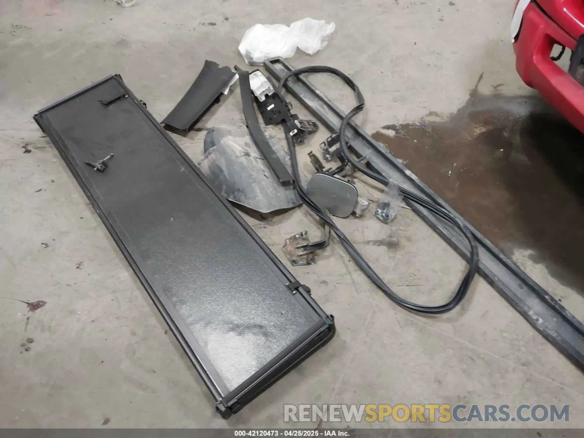 12 Photograph of a damaged car 1C6RRFFG8NN298125 RAM 1500 2022