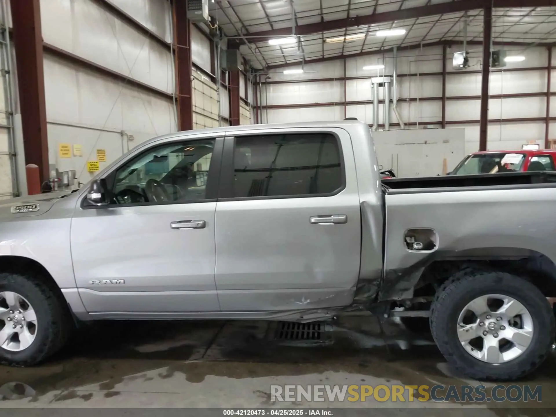 15 Photograph of a damaged car 1C6RRFFG8NN298125 RAM 1500 2022