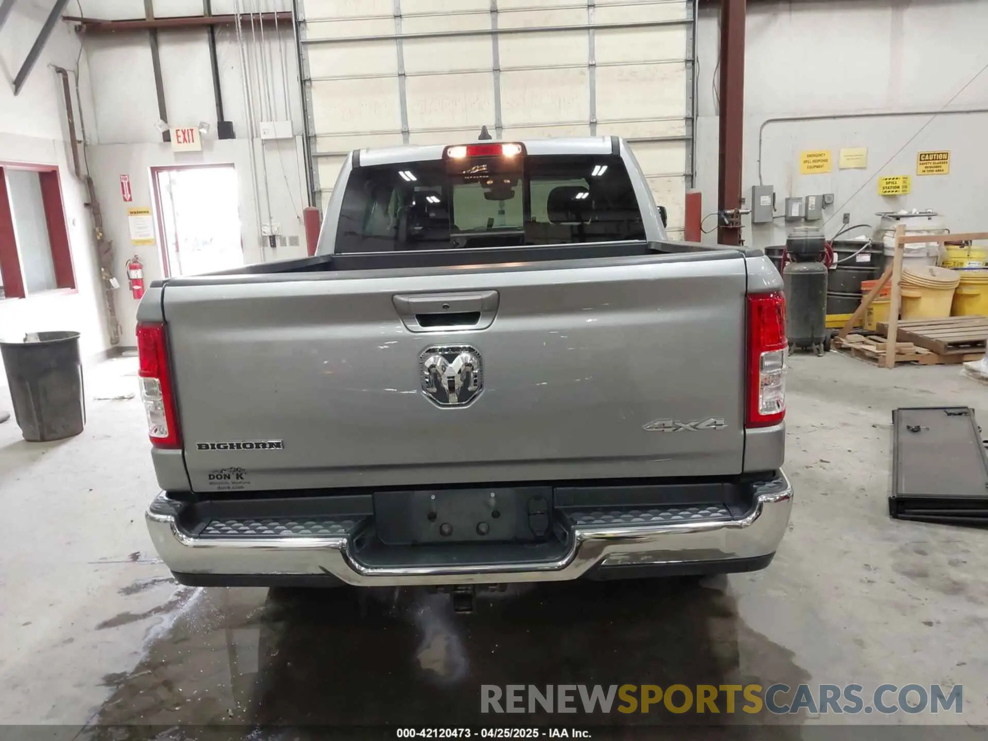 17 Photograph of a damaged car 1C6RRFFG8NN298125 RAM 1500 2022