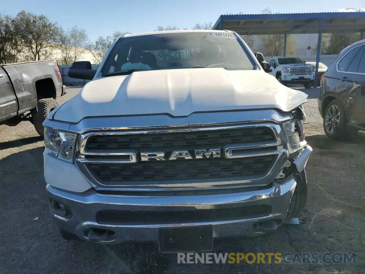5 Photograph of a damaged car 1C6RRFFG8NN457385 RAM 1500 2022