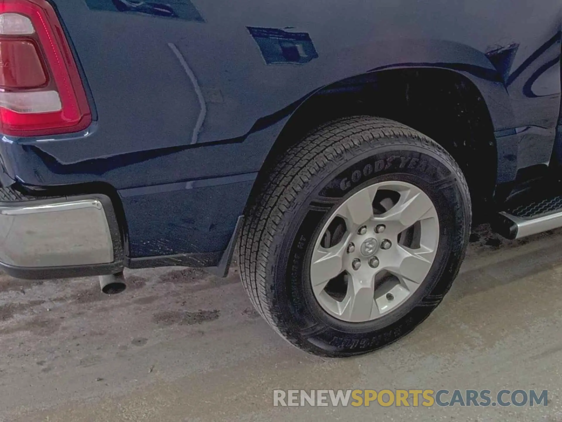 14 Photograph of a damaged car 1C6RRFFG9NN179032 RAM 1500 2022