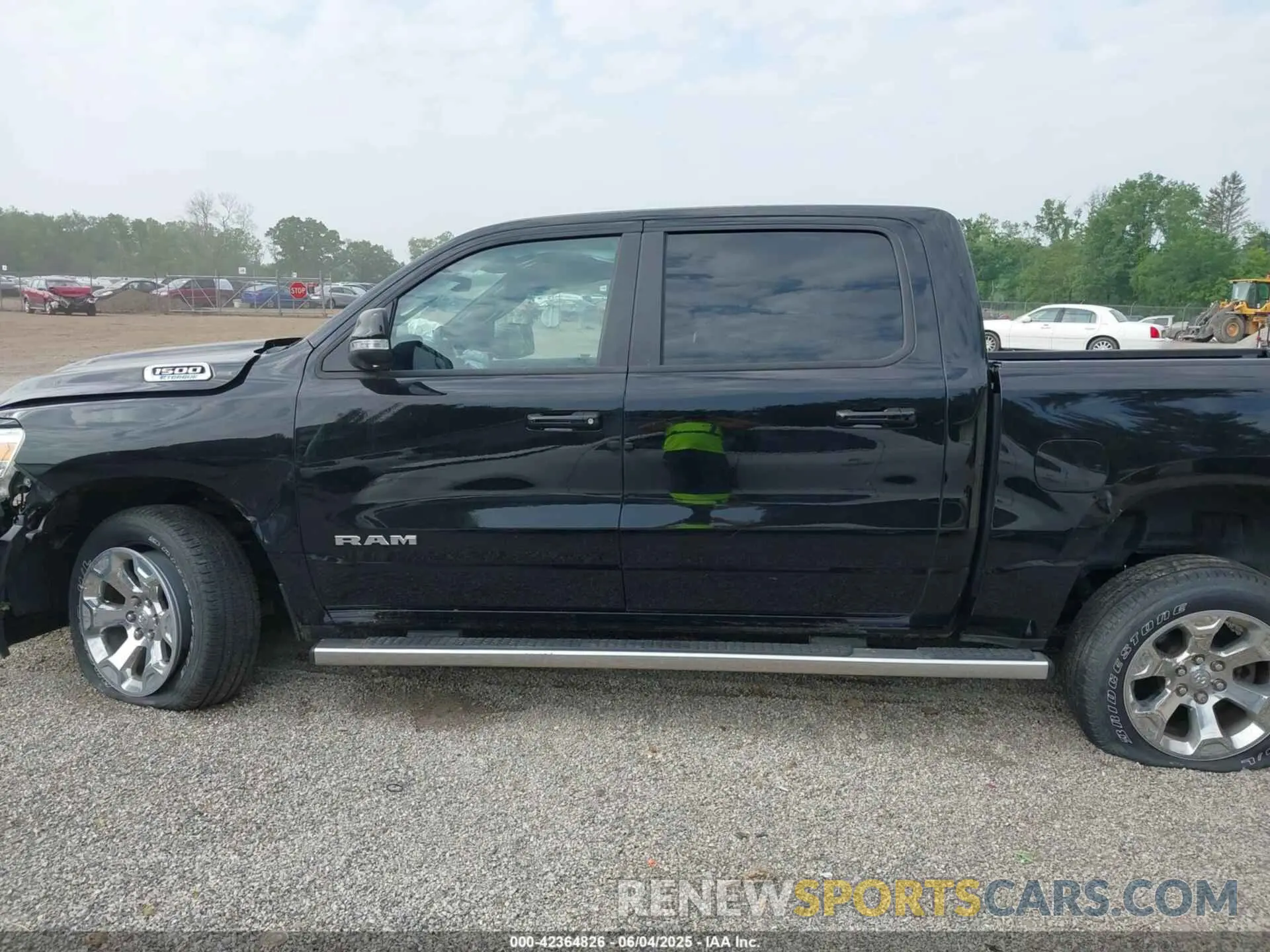 15 Photograph of a damaged car 1C6RRFFG9NN400564 RAM 1500 2022