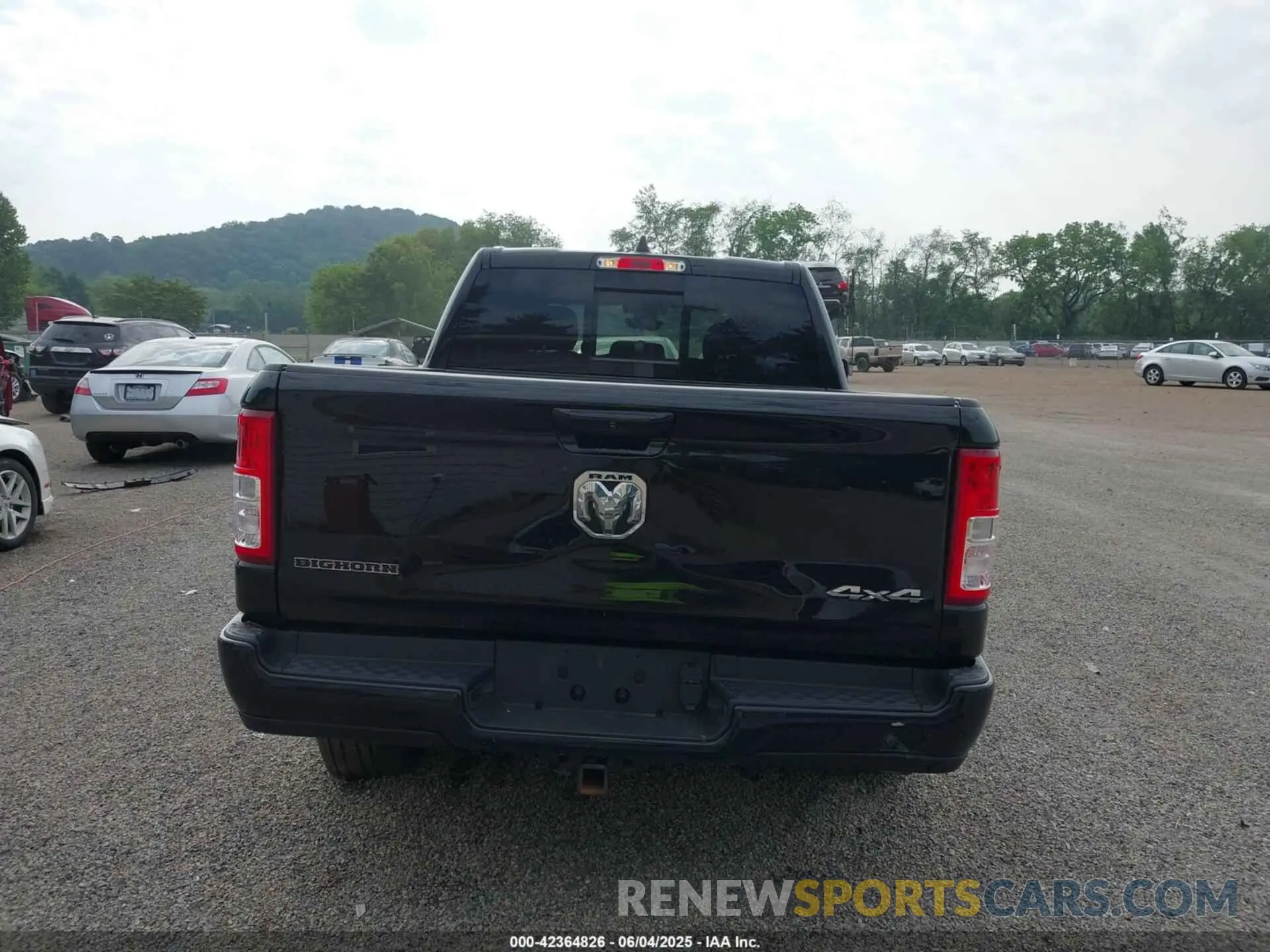 17 Photograph of a damaged car 1C6RRFFG9NN400564 RAM 1500 2022