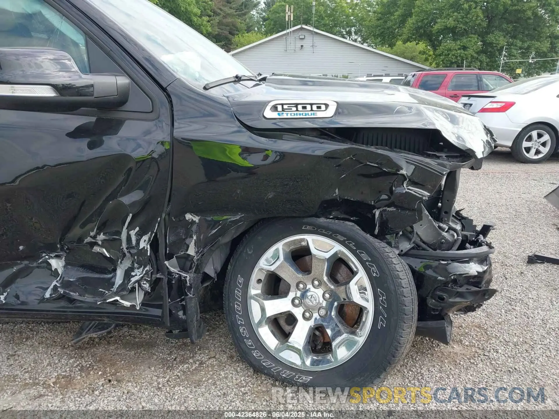 18 Photograph of a damaged car 1C6RRFFG9NN400564 RAM 1500 2022
