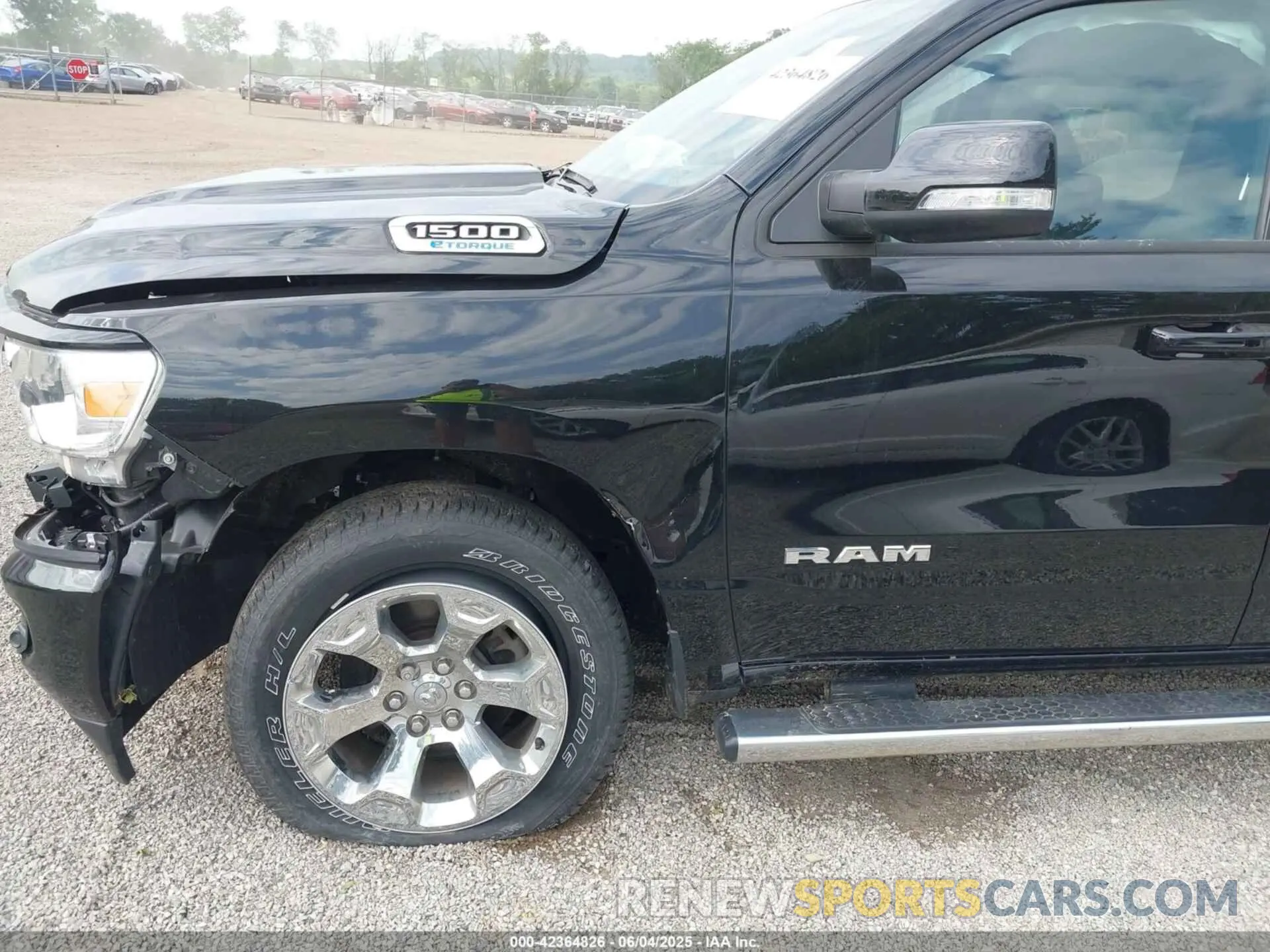 22 Photograph of a damaged car 1C6RRFFG9NN400564 RAM 1500 2022