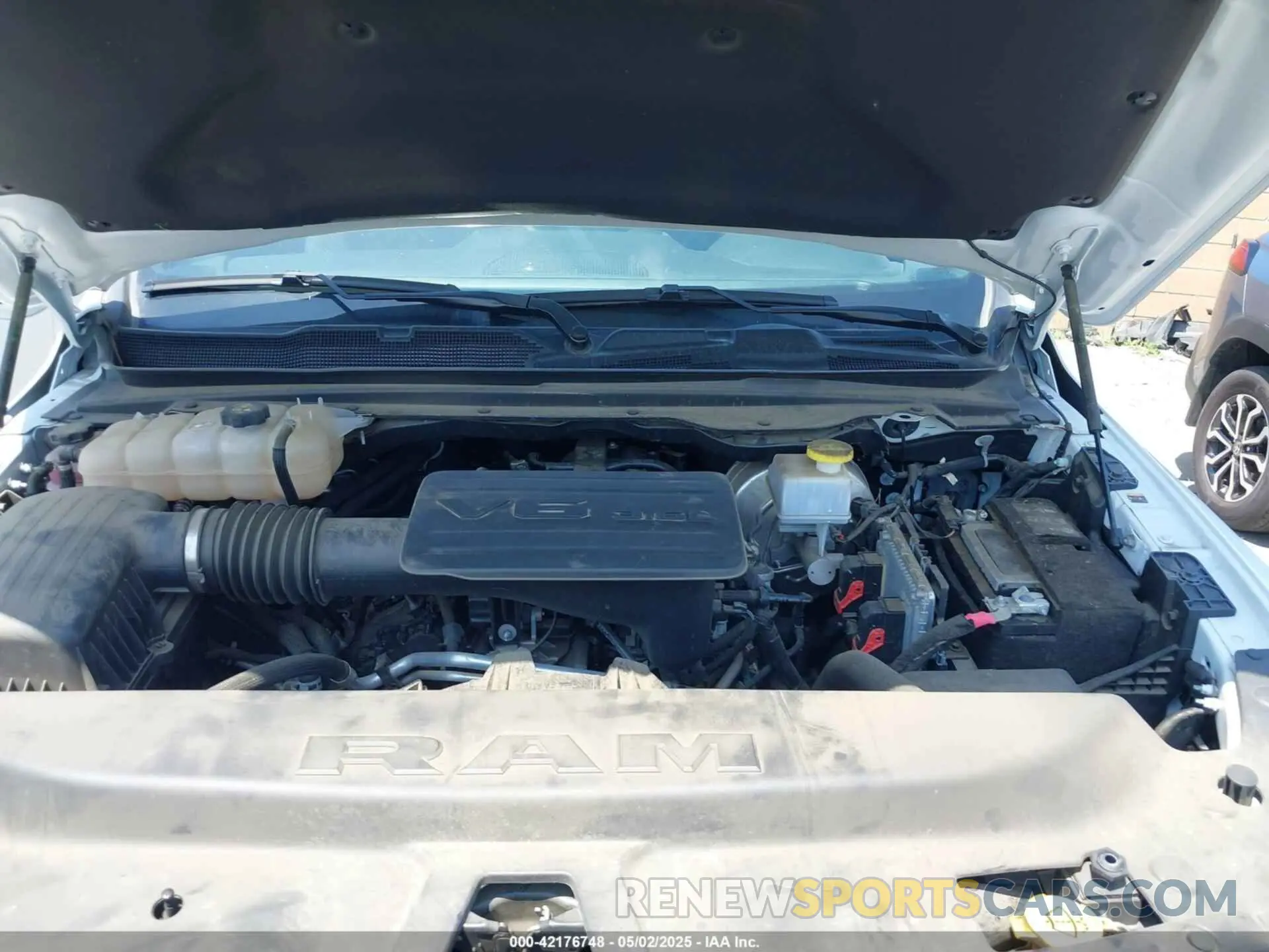 10 Photograph of a damaged car 1C6SRECG7NN435846 RAM 1500 2022