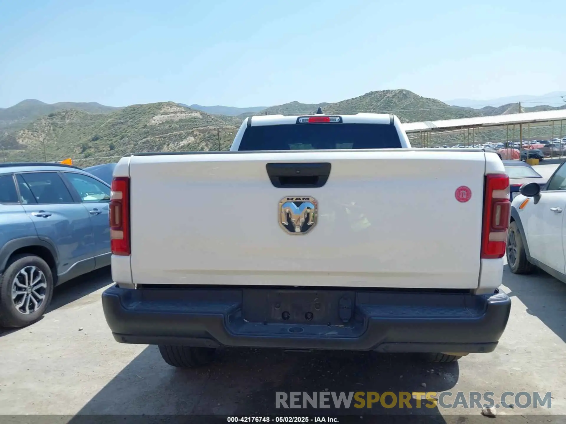 16 Photograph of a damaged car 1C6SRECG7NN435846 RAM 1500 2022