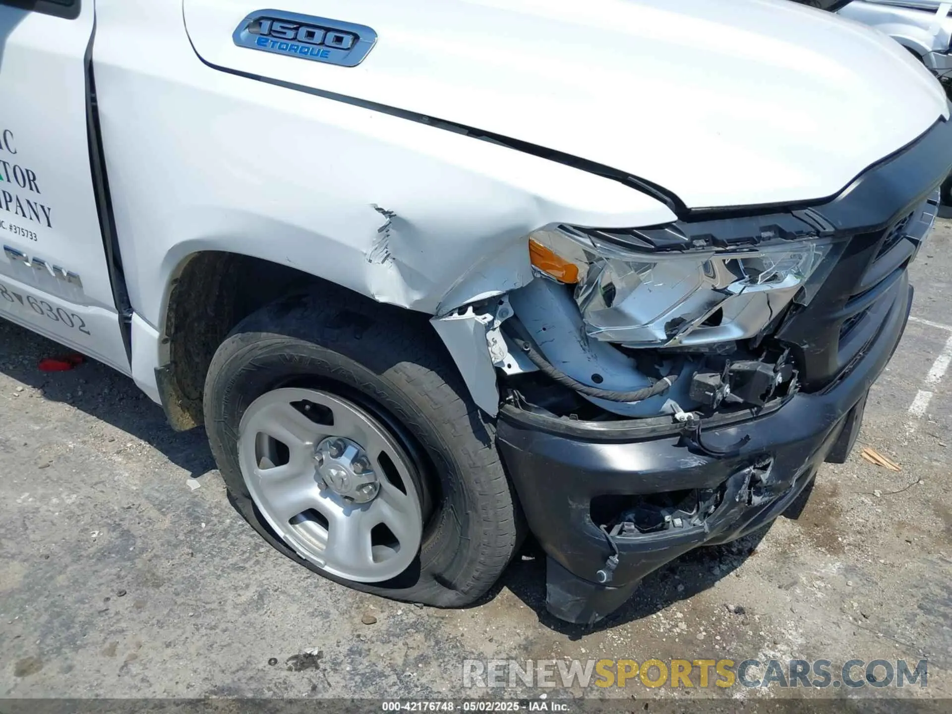 17 Photograph of a damaged car 1C6SRECG7NN435846 RAM 1500 2022