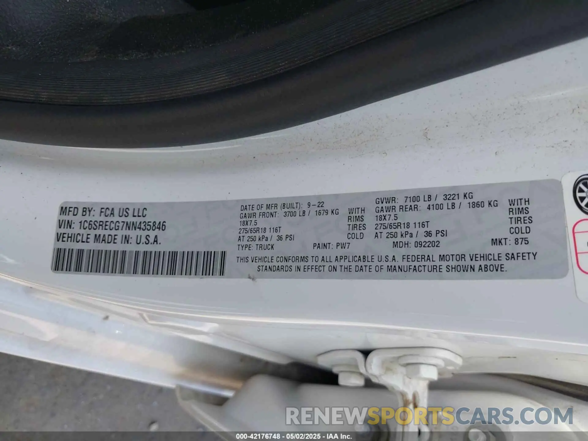 9 Photograph of a damaged car 1C6SRECG7NN435846 RAM 1500 2022