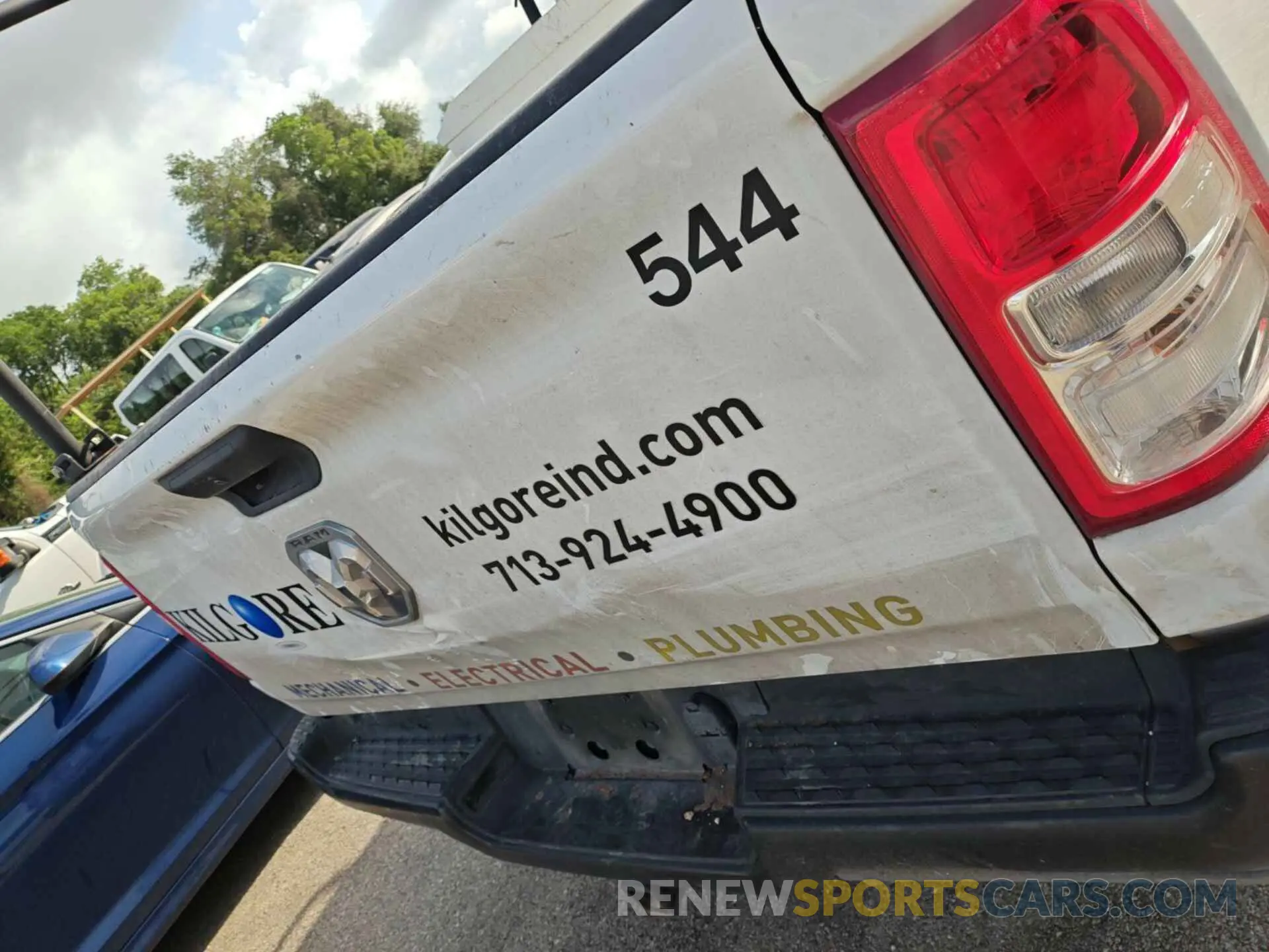 17 Photograph of a damaged car 1C6SRECG9NN451336 RAM 1500 2022