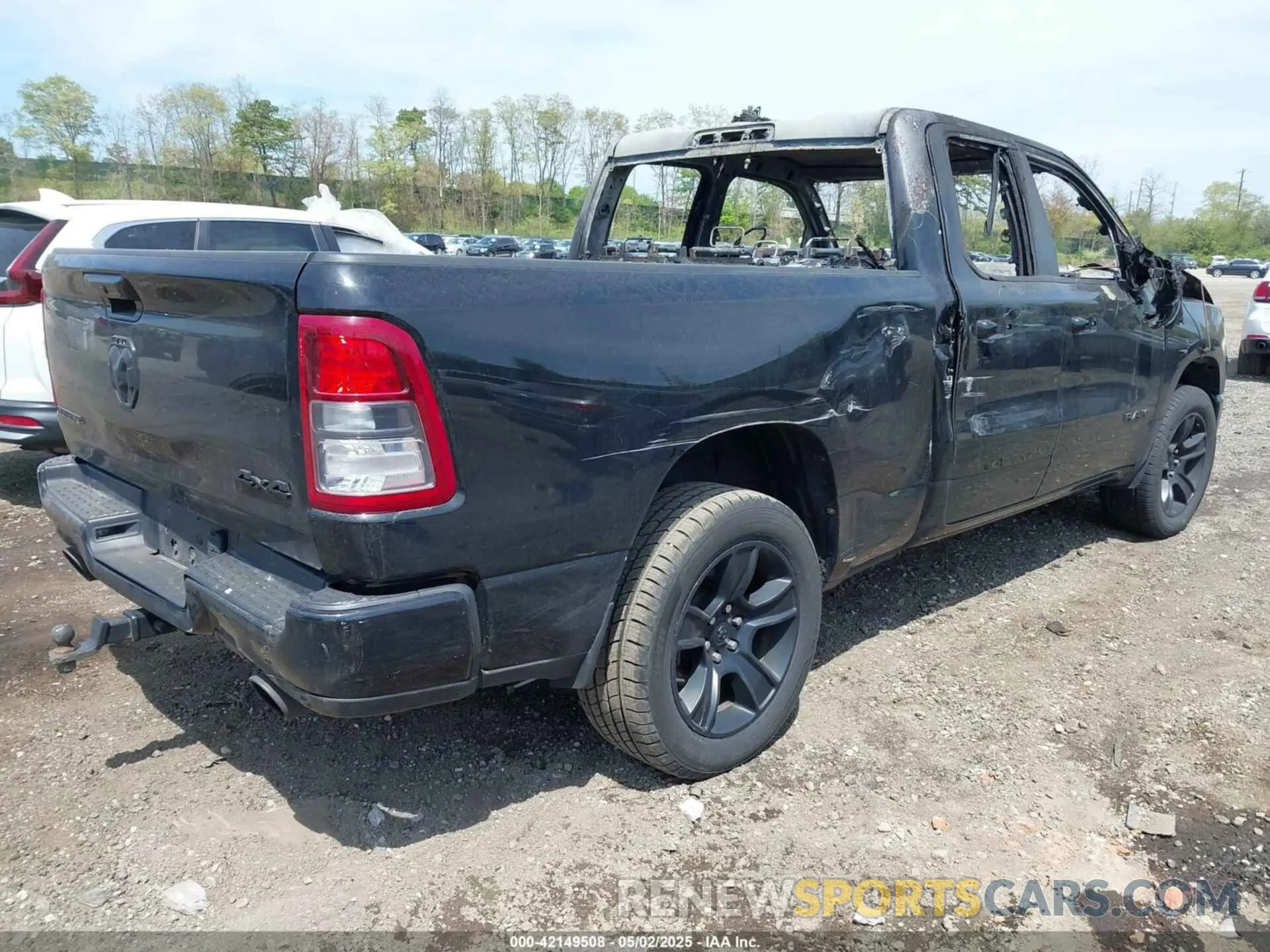 4 Photograph of a damaged car 1C6SRFBT0NN189288 RAM 1500 2022