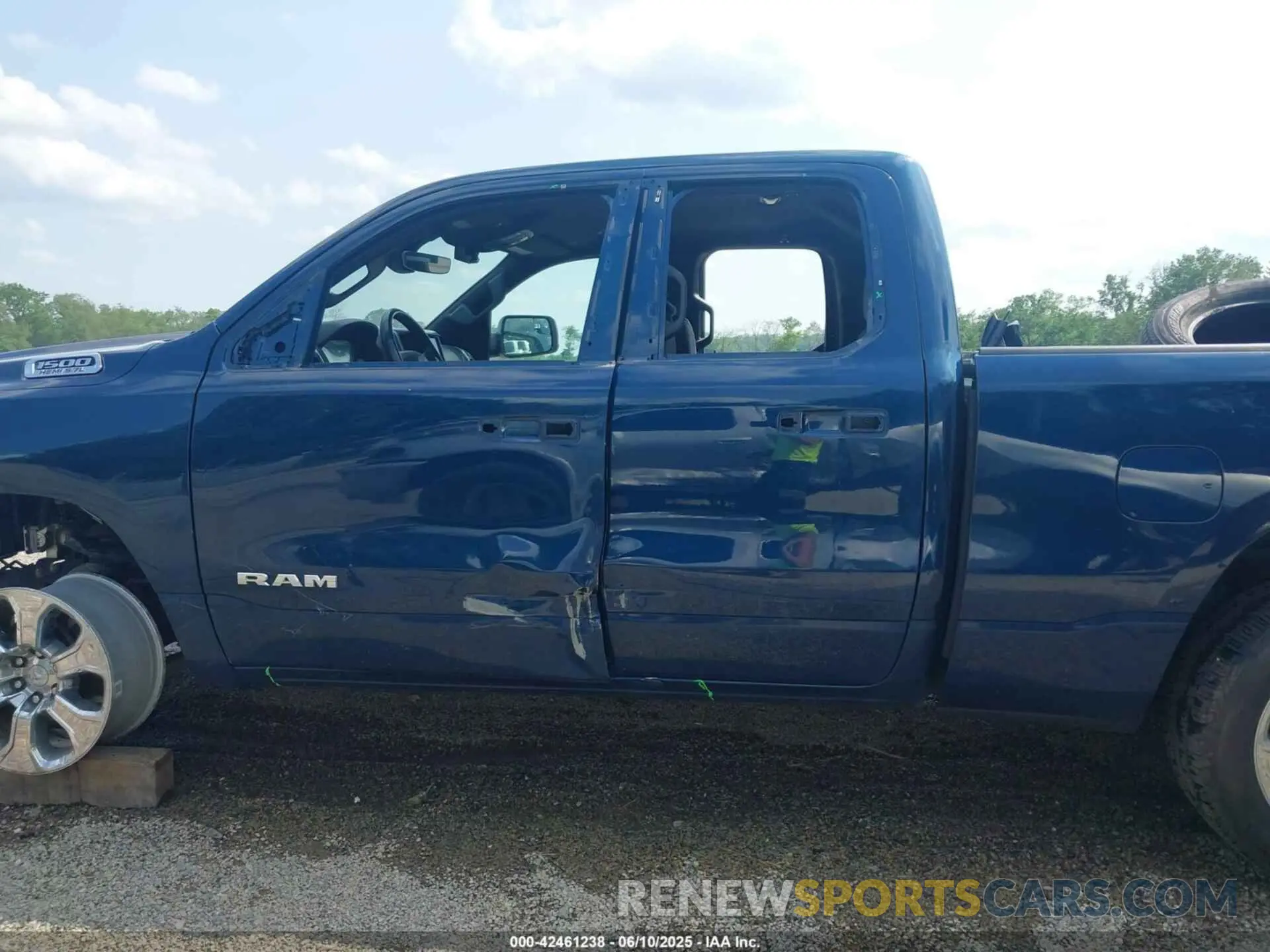 15 Photograph of a damaged car 1C6SRFBT1NN255976 RAM 1500 2022