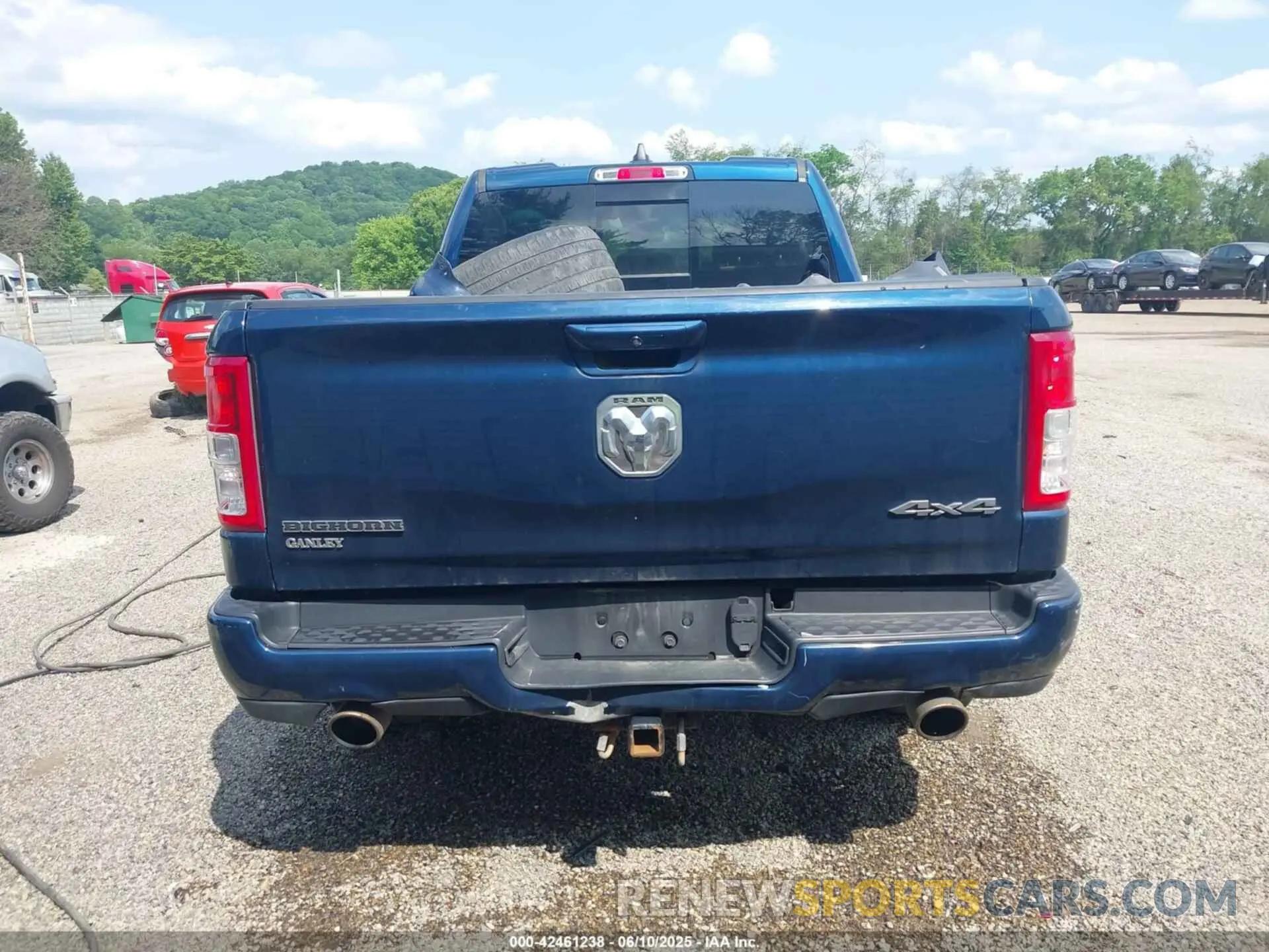 17 Photograph of a damaged car 1C6SRFBT1NN255976 RAM 1500 2022