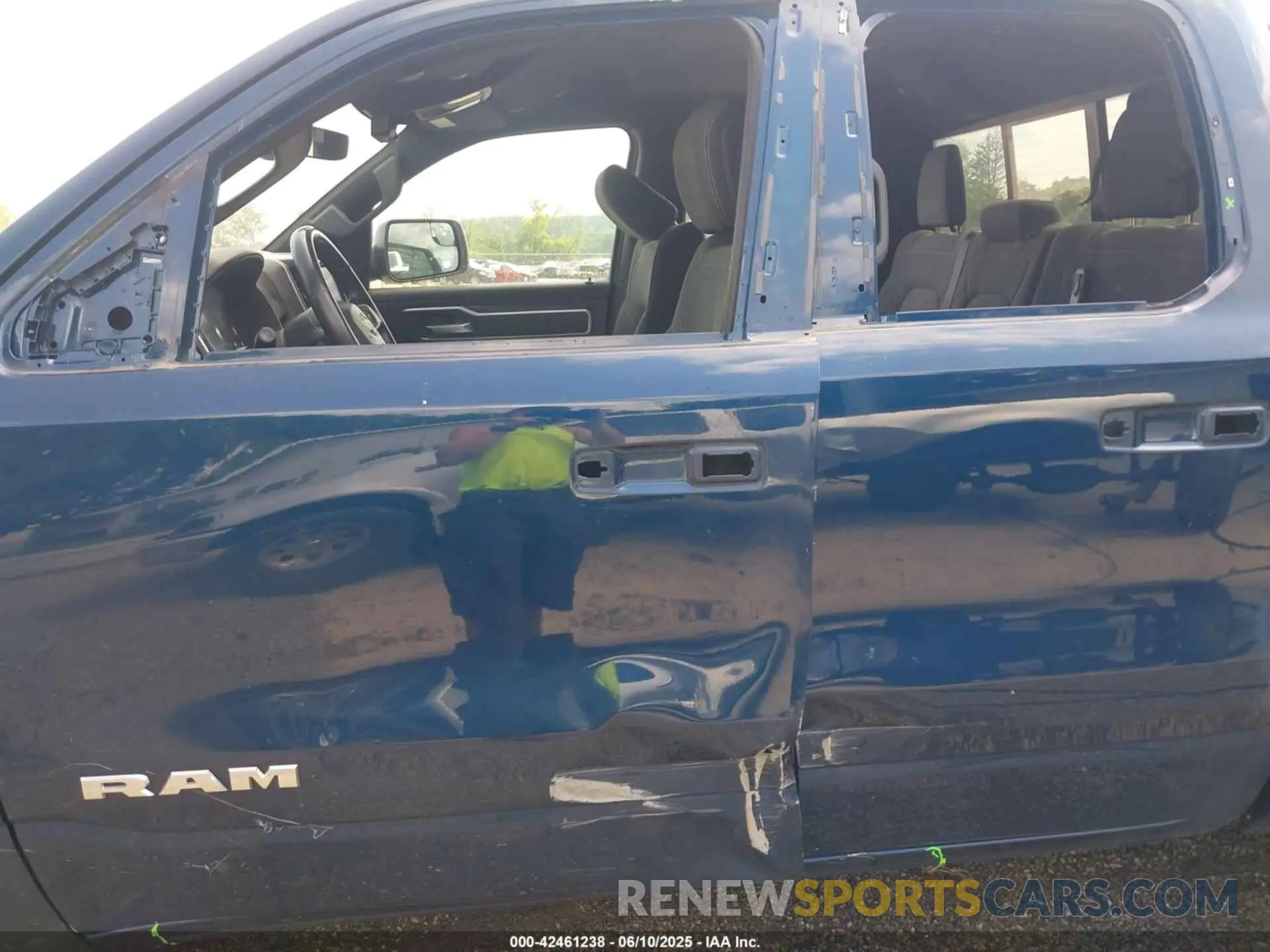 20 Photograph of a damaged car 1C6SRFBT1NN255976 RAM 1500 2022