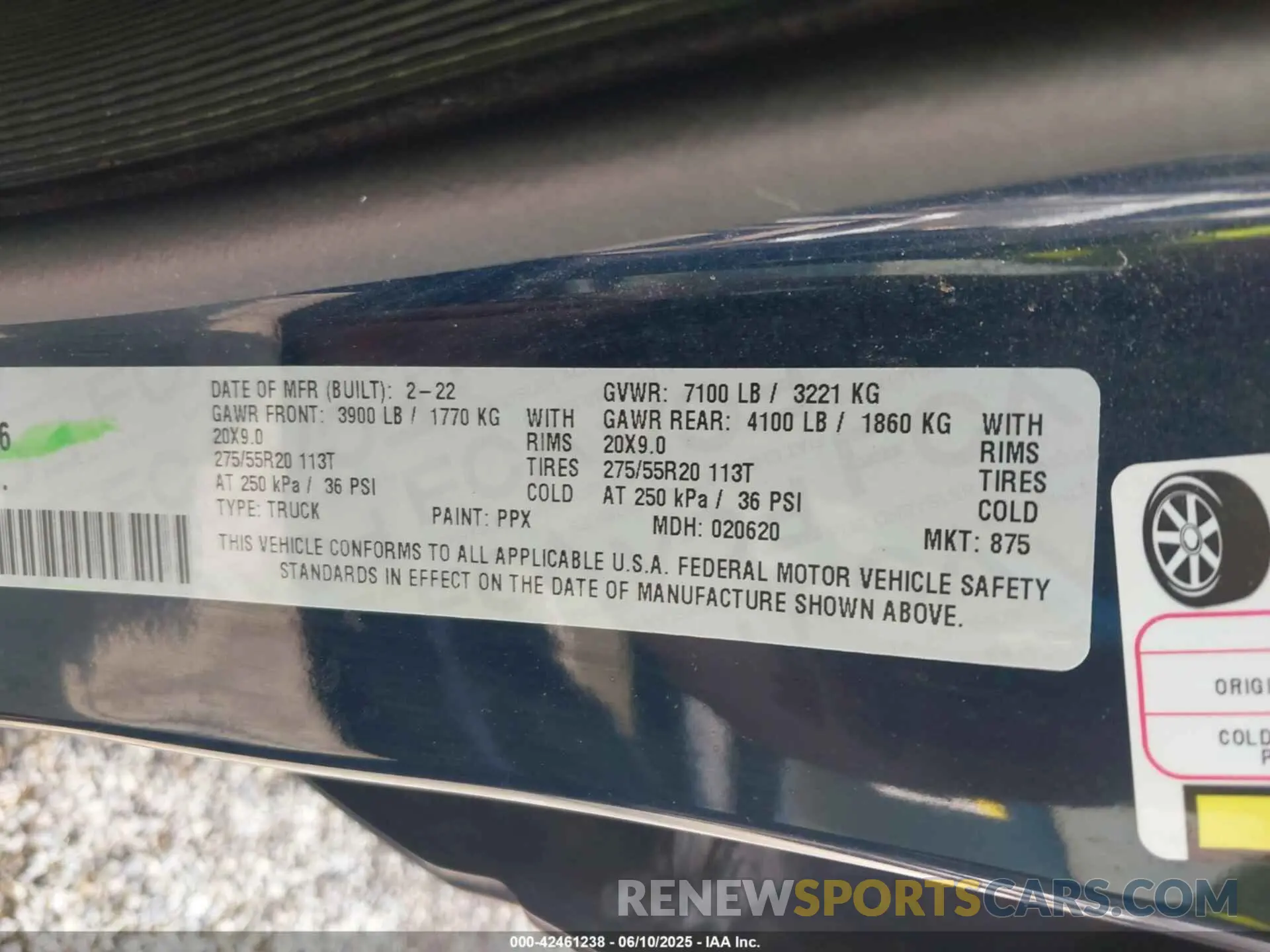 9 Photograph of a damaged car 1C6SRFBT1NN255976 RAM 1500 2022