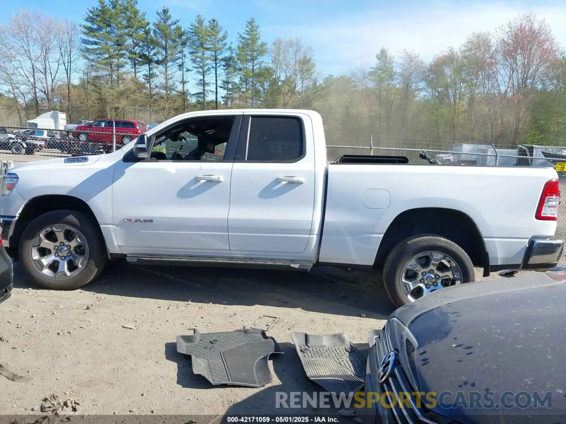14 Photograph of a damaged car 1C6SRFBT1NN349629 RAM 1500 2022