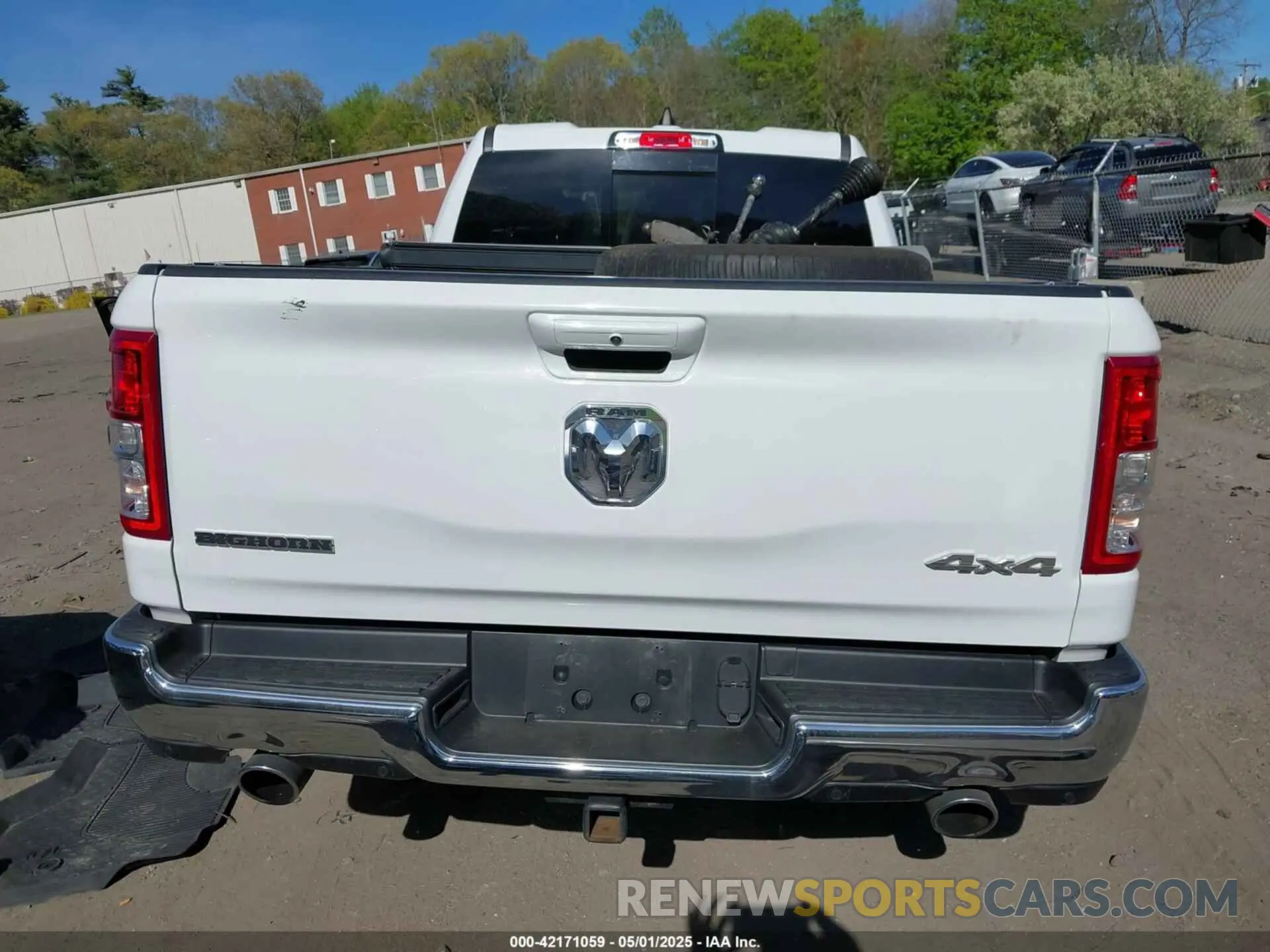 16 Photograph of a damaged car 1C6SRFBT1NN349629 RAM 1500 2022