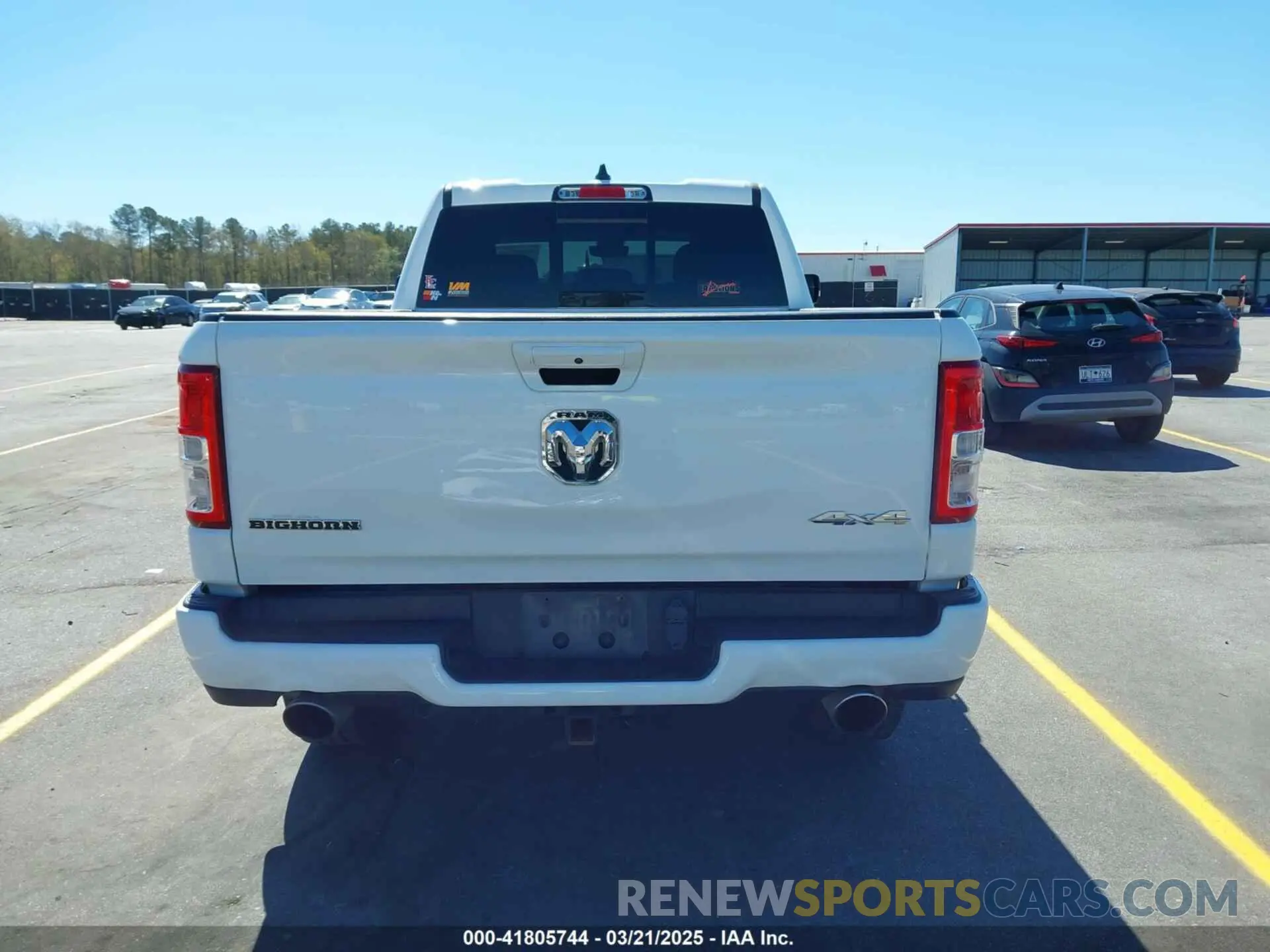 17 Photograph of a damaged car 1C6SRFBT1NN389824 RAM 1500 2022