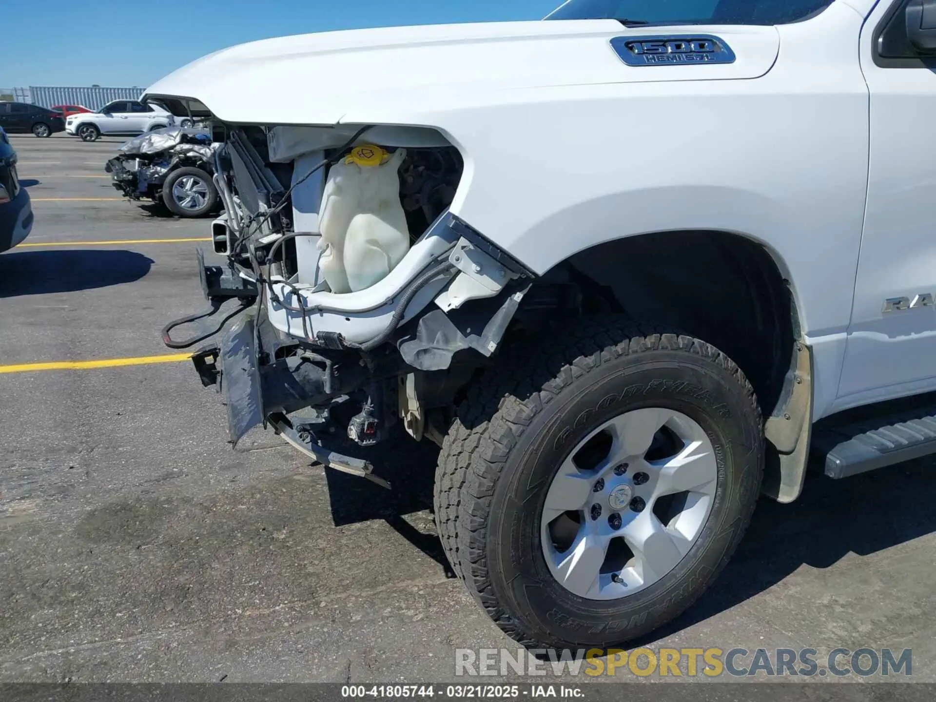 19 Photograph of a damaged car 1C6SRFBT1NN389824 RAM 1500 2022