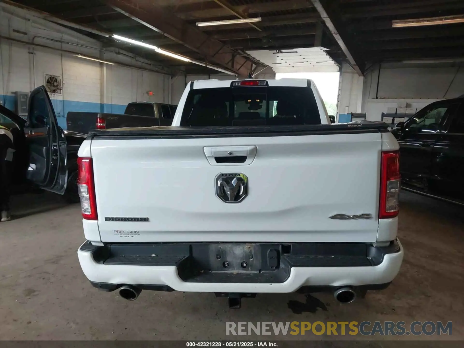 16 Photograph of a damaged car 1C6SRFBT2NN161749 RAM 1500 2022