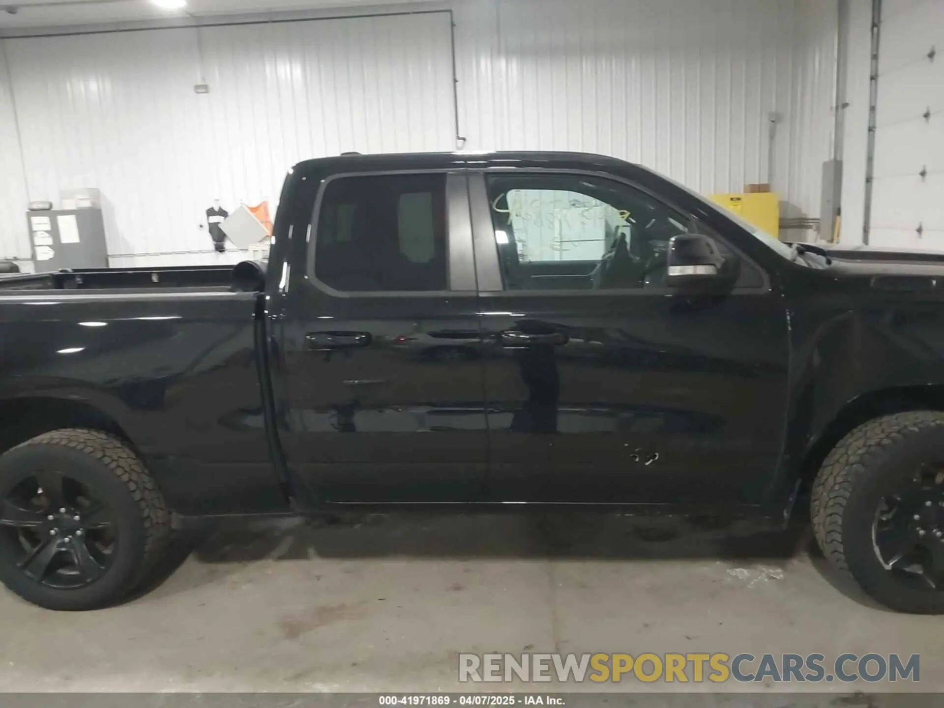 13 Photograph of a damaged car 1C6SRFBT2NN281888 RAM 1500 2022