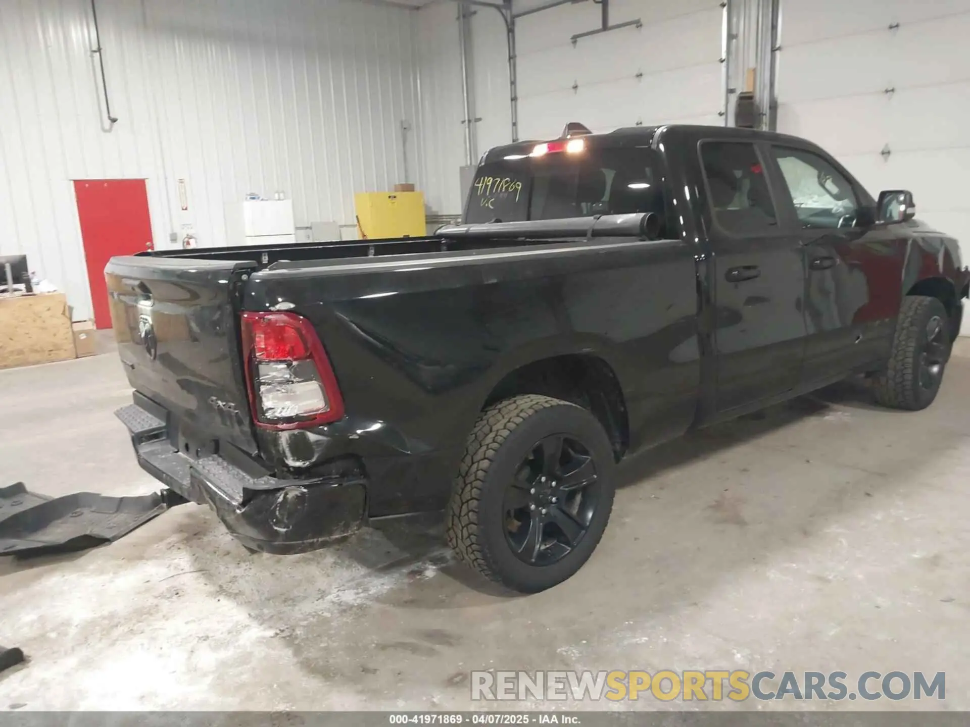 4 Photograph of a damaged car 1C6SRFBT2NN281888 RAM 1500 2022