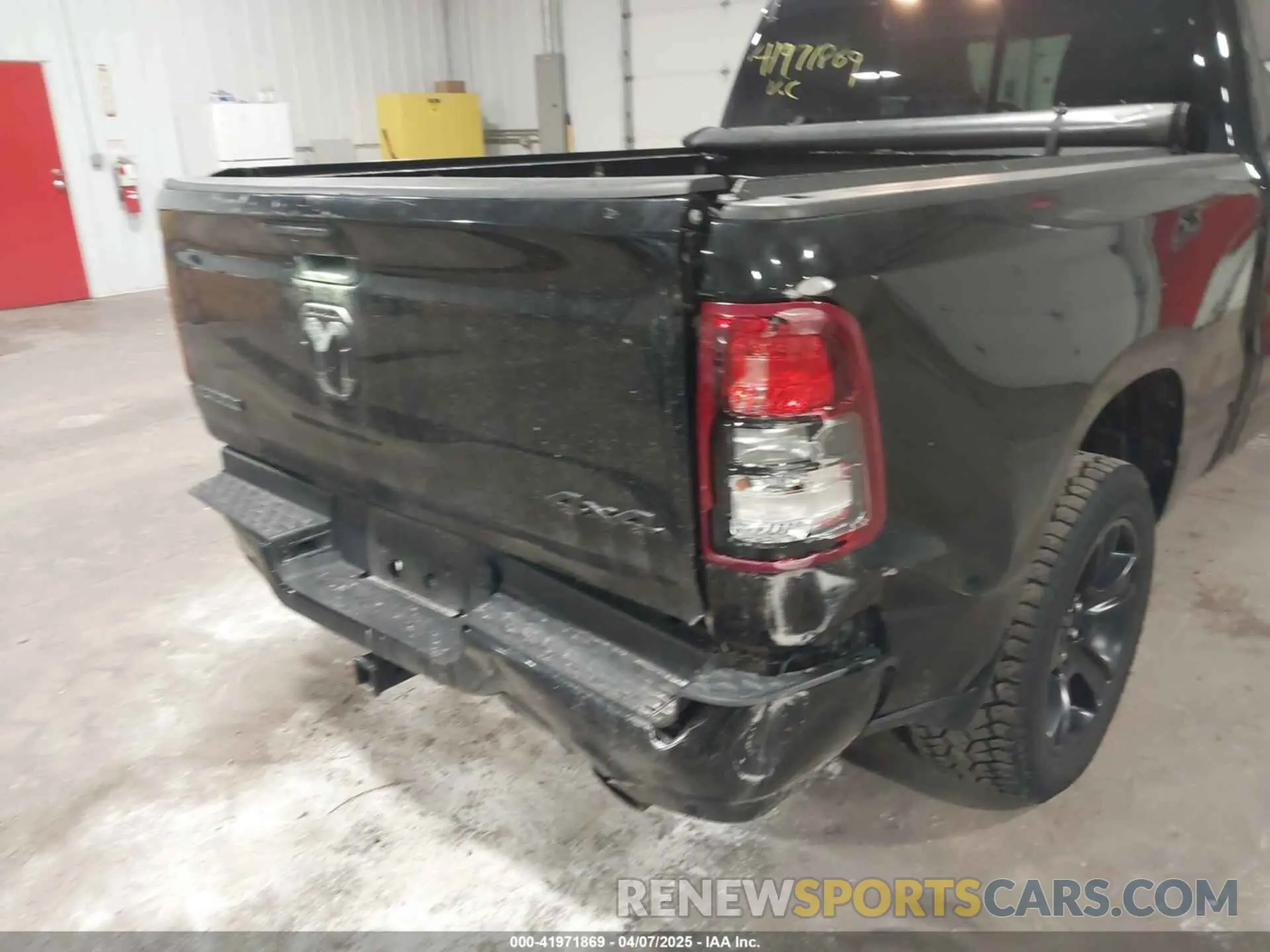 6 Photograph of a damaged car 1C6SRFBT2NN281888 RAM 1500 2022