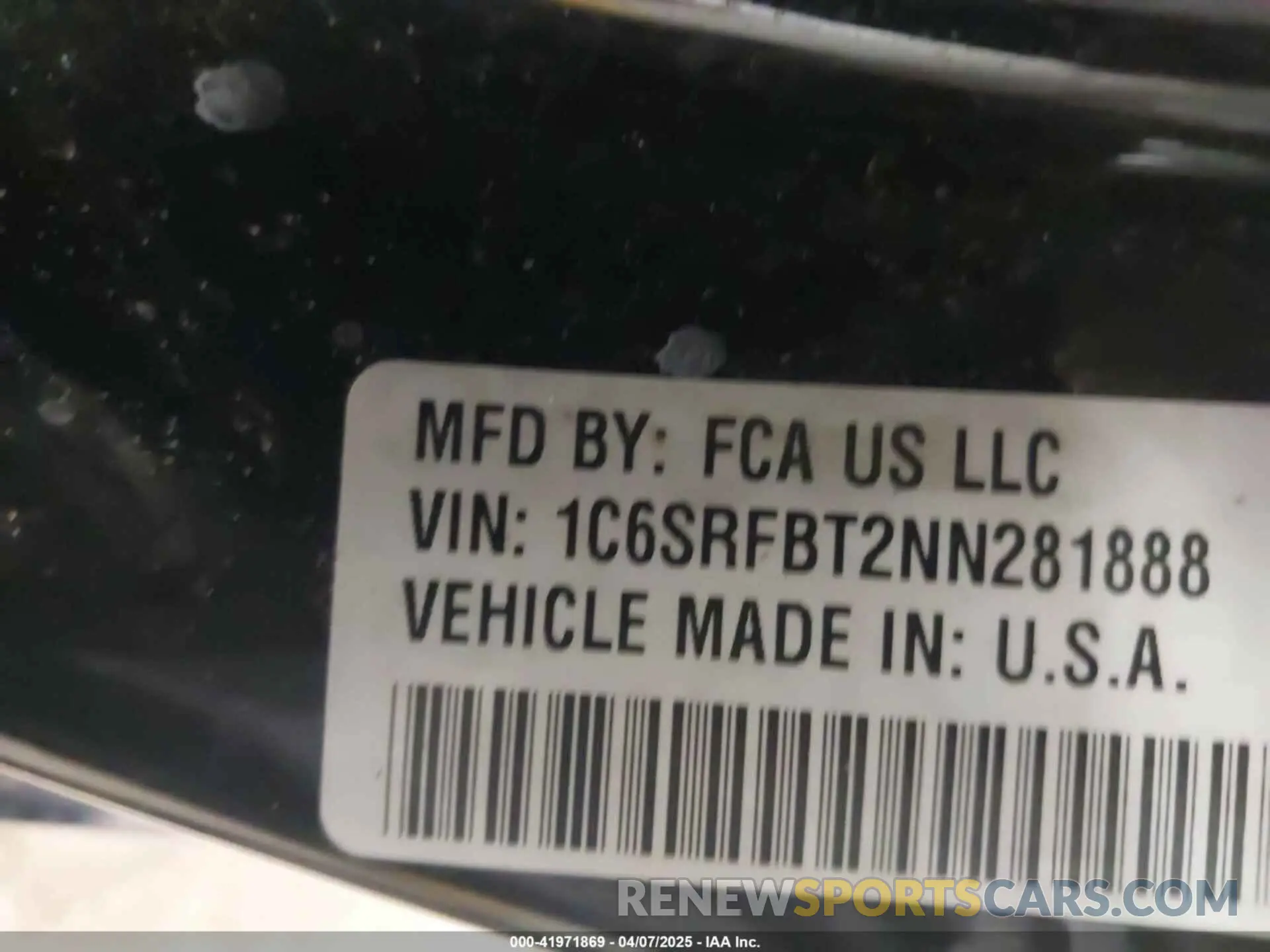 9 Photograph of a damaged car 1C6SRFBT2NN281888 RAM 1500 2022