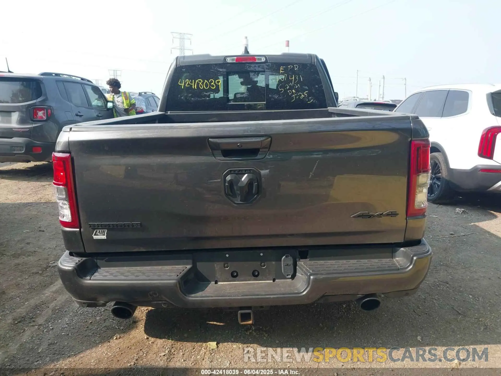 17 Photograph of a damaged car 1C6SRFBT3NN116559 RAM 1500 2022