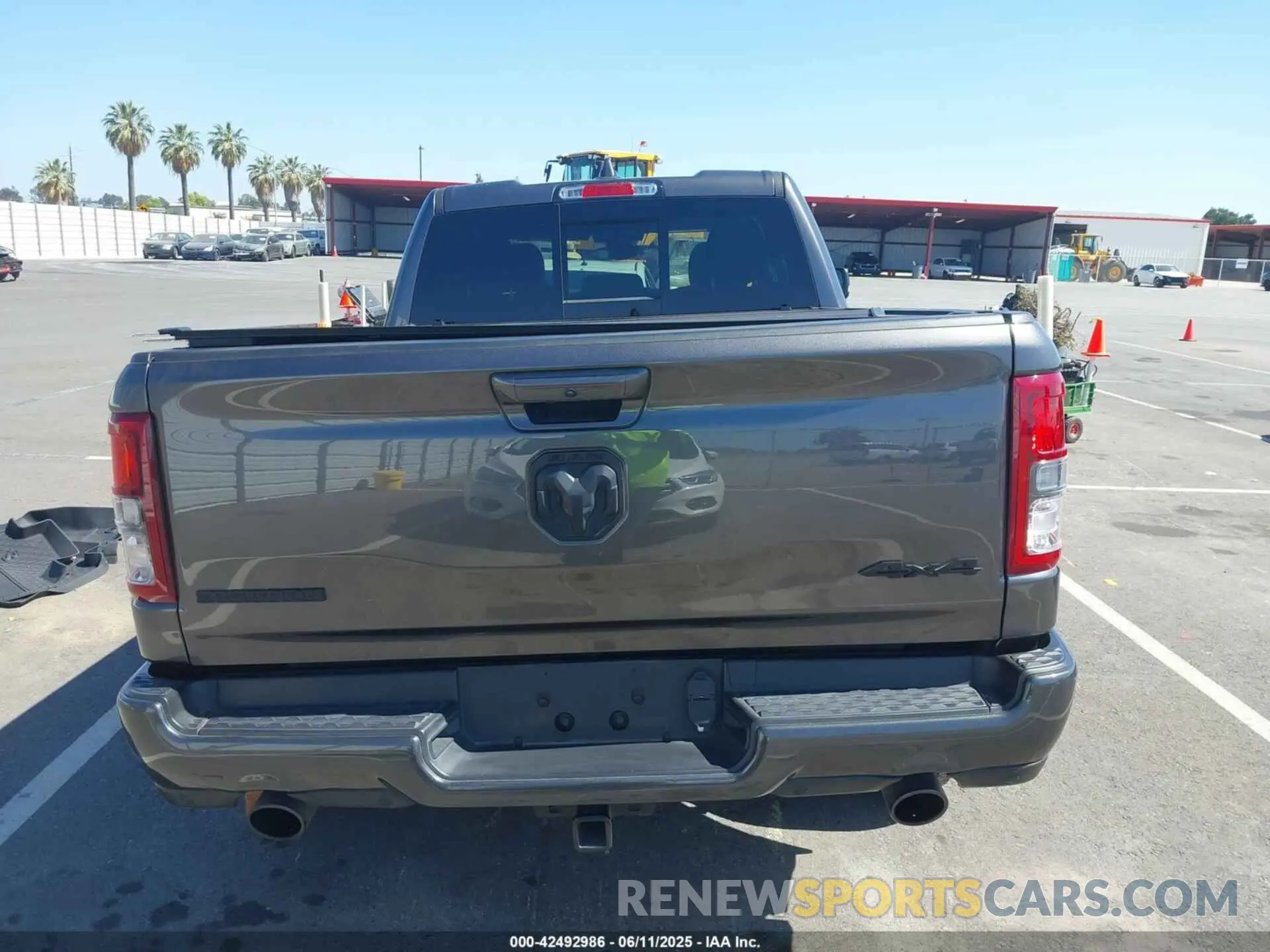16 Photograph of a damaged car 1C6SRFBT3NN184201 RAM 1500 2022